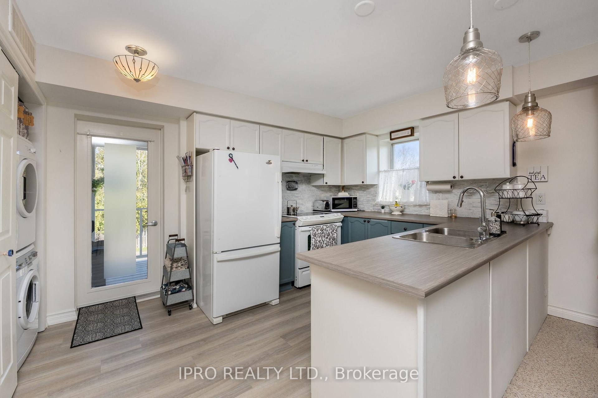 Photo 5 of Unit 3, 20 Mulligan Lane, Wasaga Beach — HOMEH