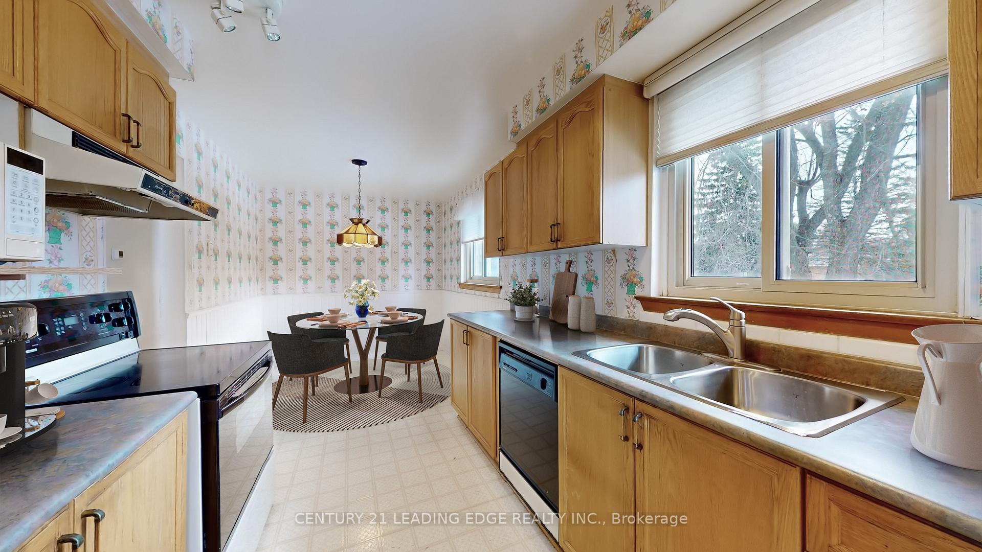Photo 6 of 1 Ottawa Court, Aurora, Aurora Heights — HOMEH