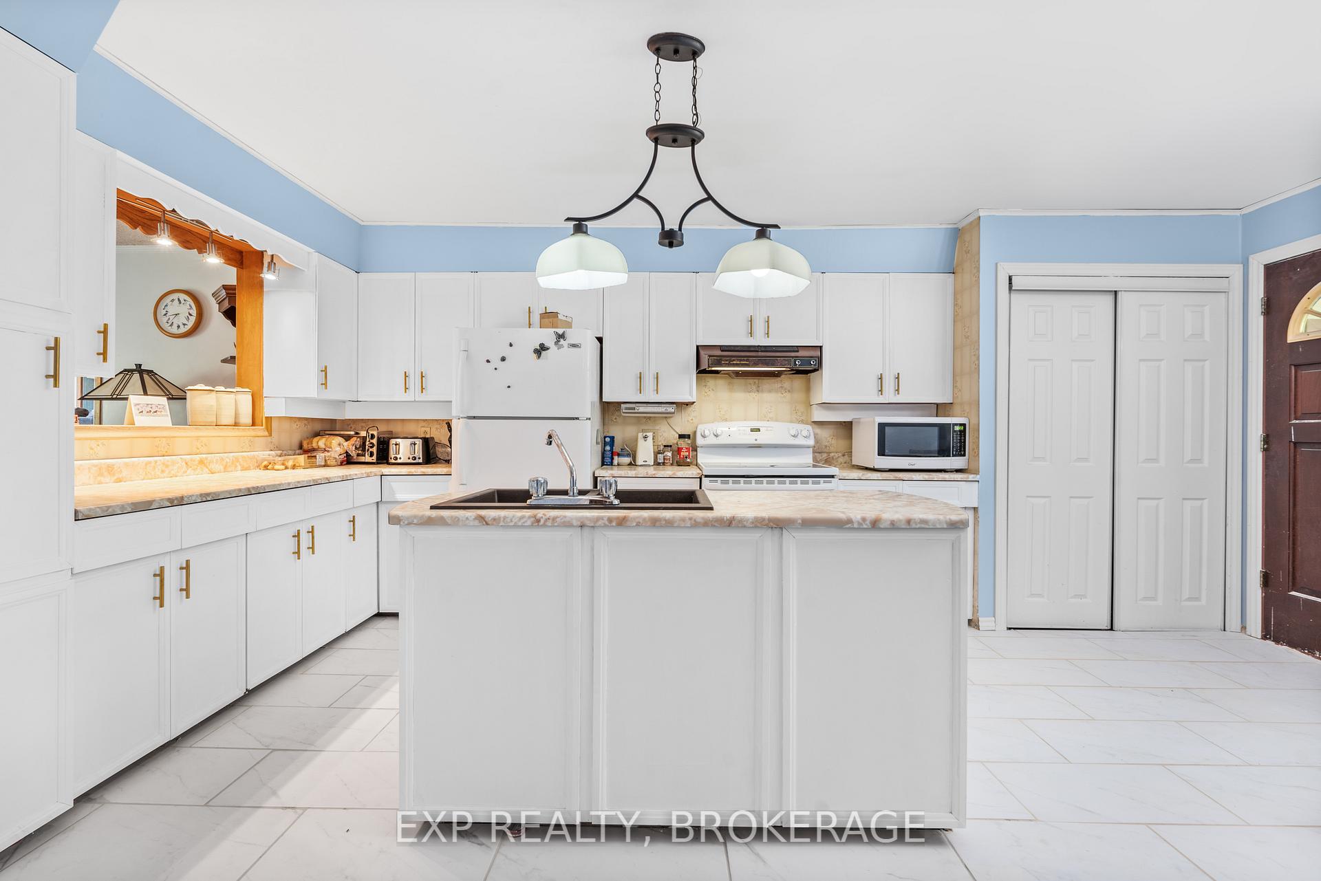 Photo 18 of 4205 Maple Drive, Frontenac, Frontenac South — HOMEH