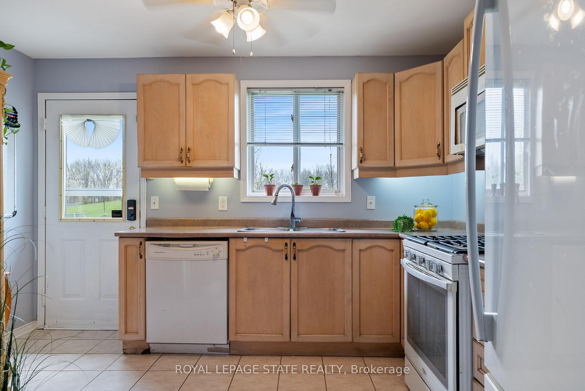 Photo 11 of 115 Colin Crescent, Hamilton, Jerome — HOMEH