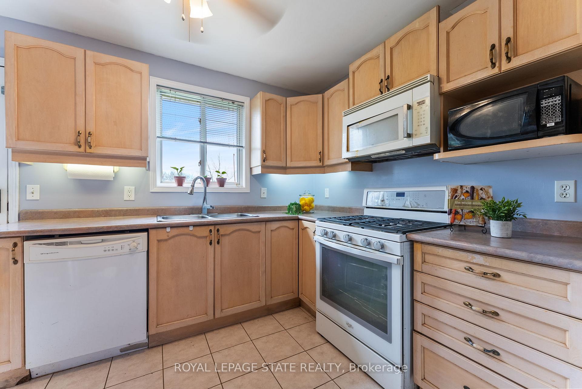 Photo 12 of 115 Colin Crescent, Hamilton, Jerome — HOMEH