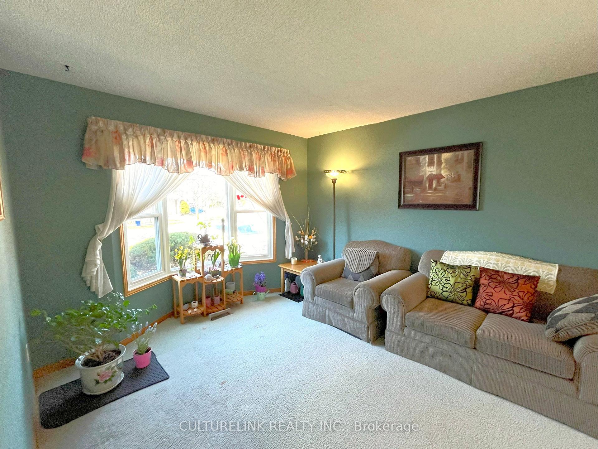 Photo 4 of 234 Larkin Avenue, Markham, Markham Village — HOMEH