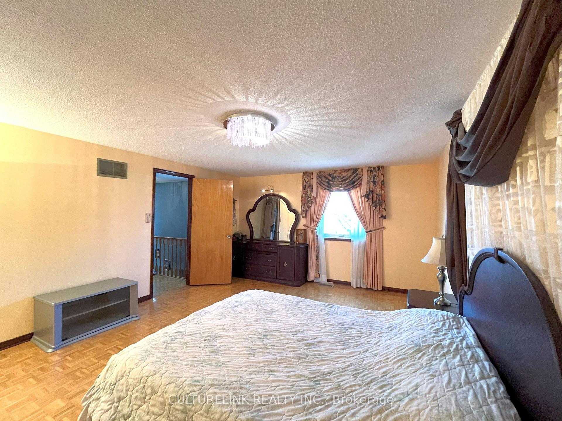Photo 14 of 234 Larkin Avenue, Markham, Markham Village — HOMEH