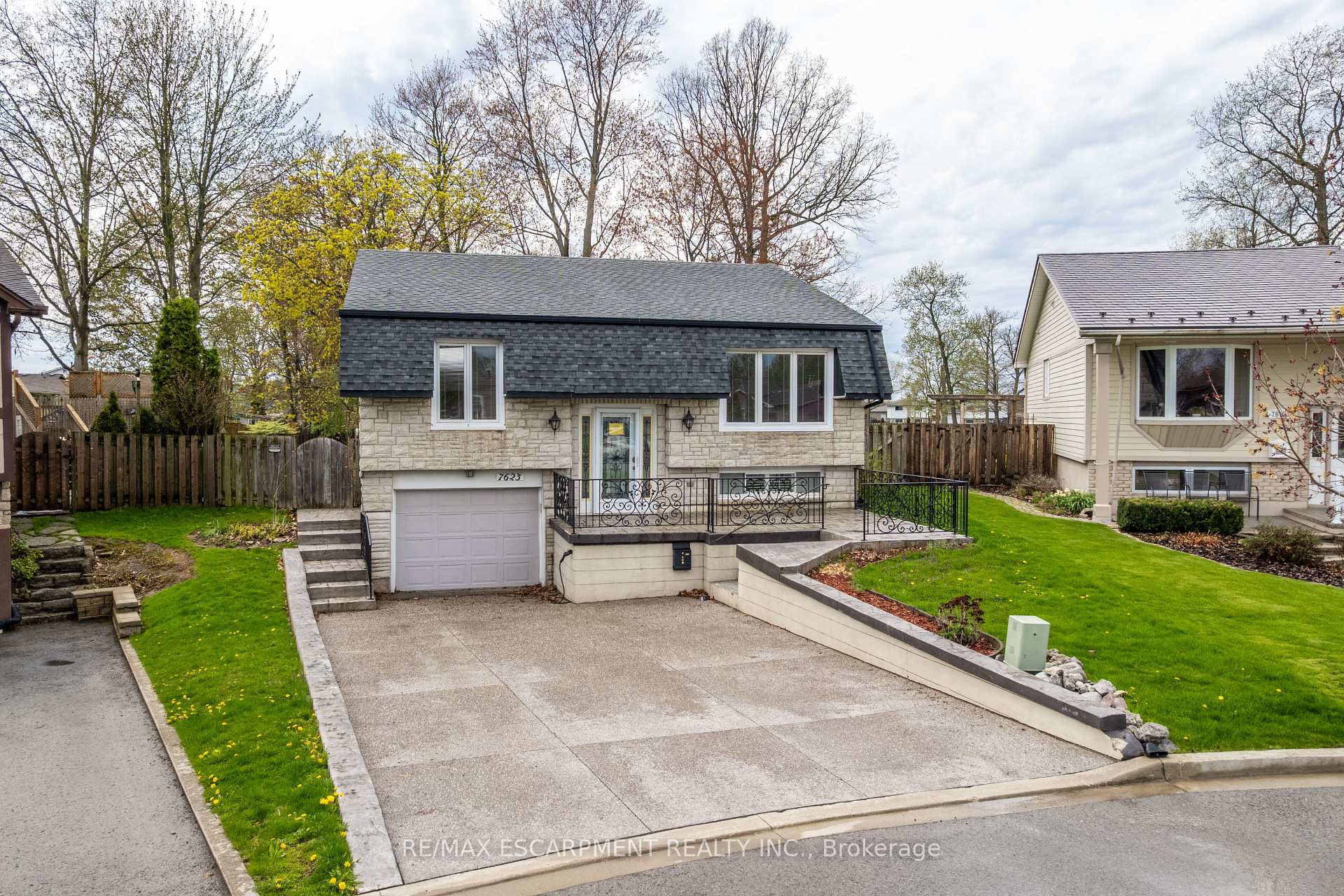 Front of 7623 Rainbow Crescent