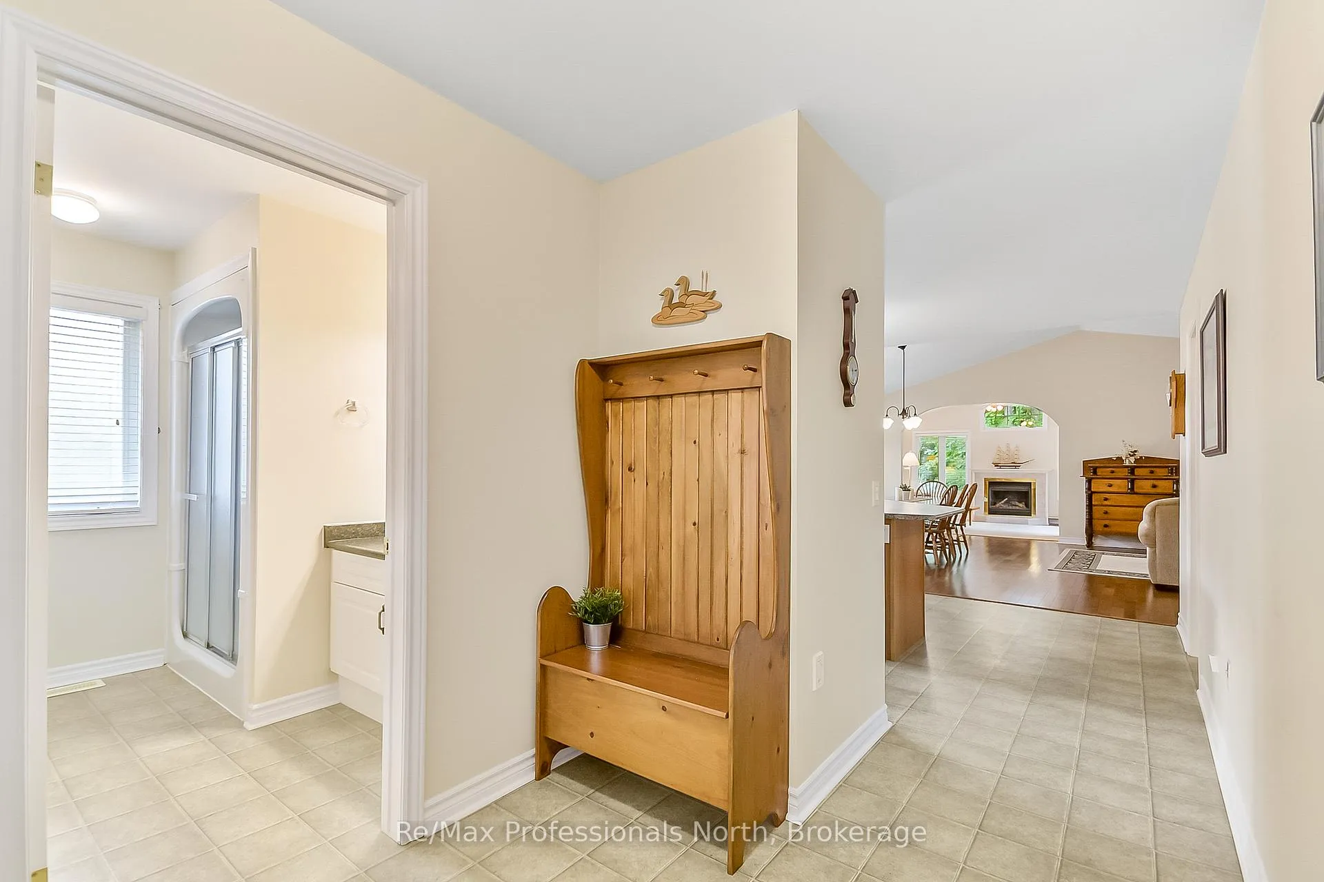 Photo 5 of 136 Hedgewood Lane, Gravenhurst, Muskoka (S) — HOMEH