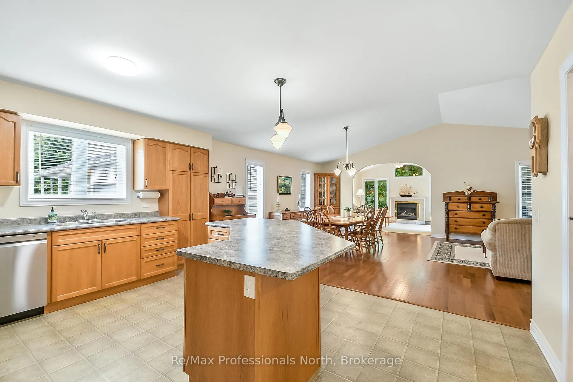 Photo 7 of 136 Hedgewood Lane, Gravenhurst, Muskoka (S) — HOMEH