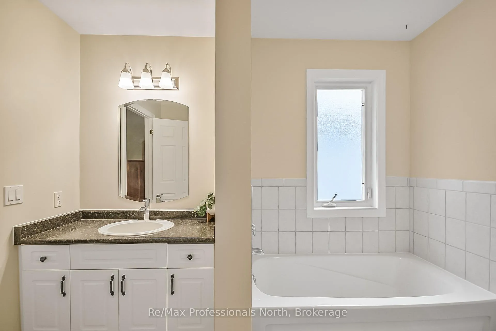 Photo 20 of 136 Hedgewood Lane, Gravenhurst, Muskoka (S) — HOMEH