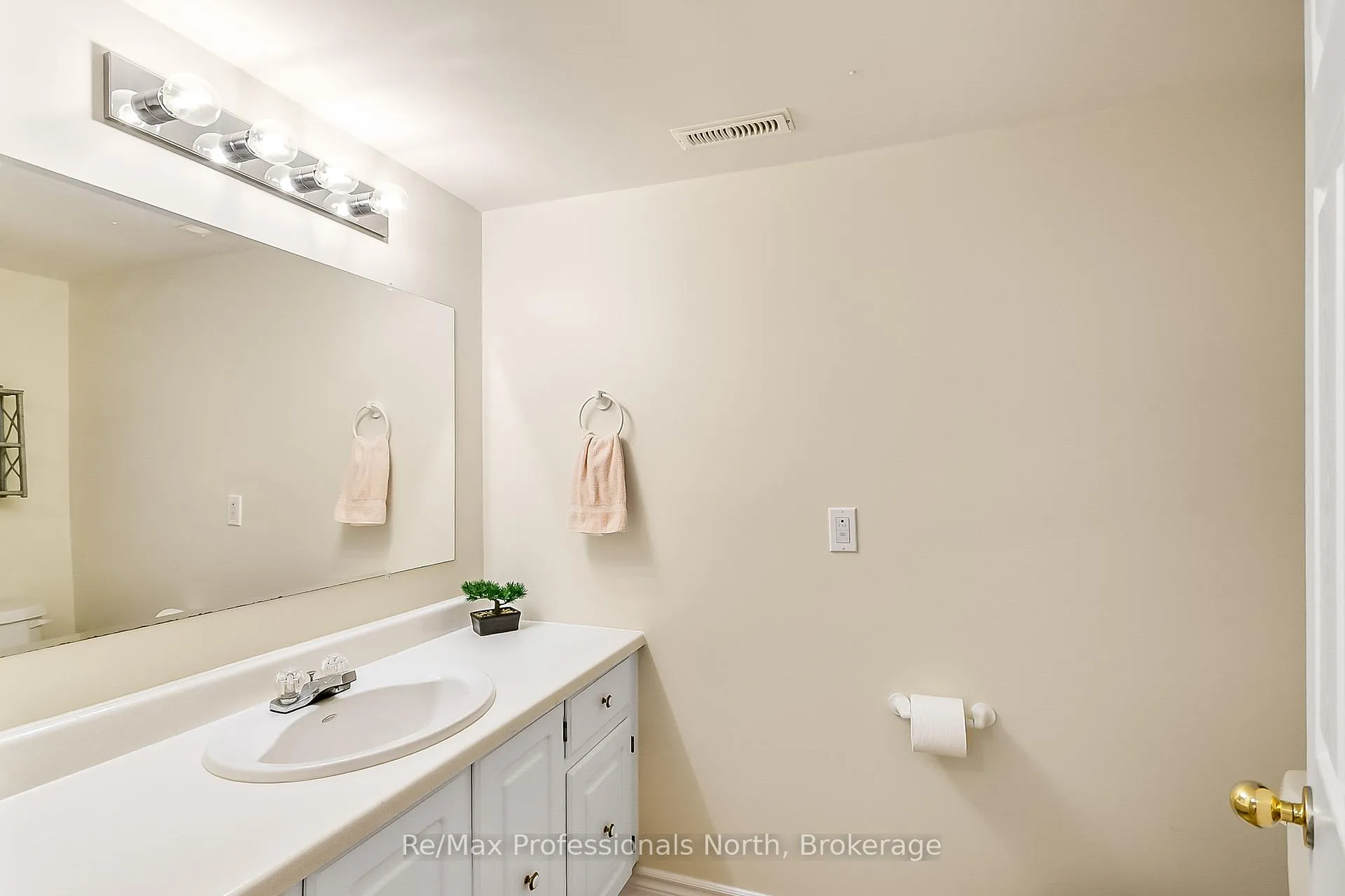 Photo 27 of 136 Hedgewood Lane, Gravenhurst, Muskoka (S) — HOMEH