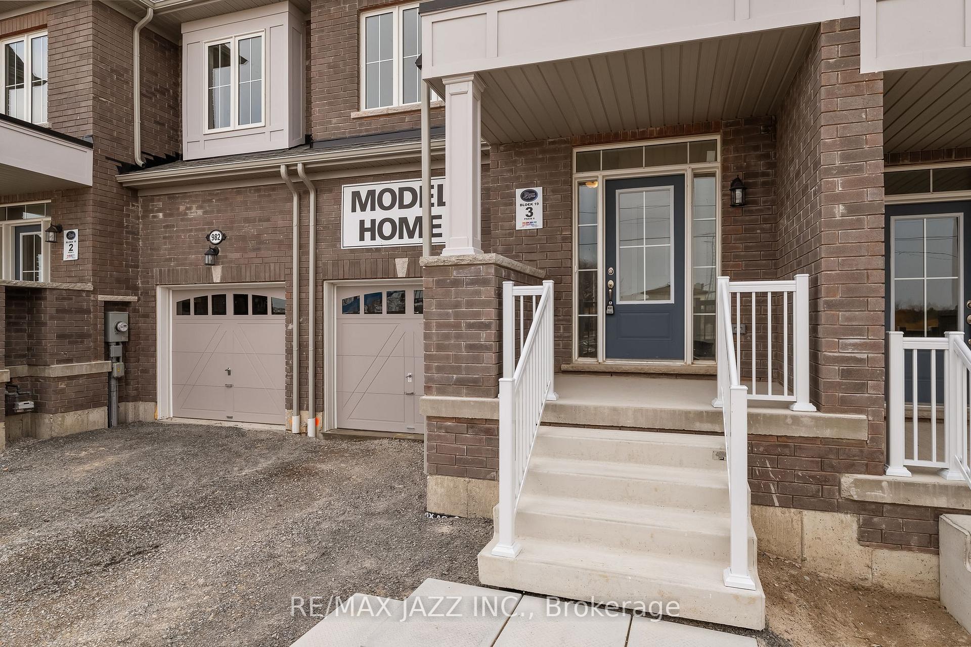 Photo 3 of 984 Matthew Murray Crescent, Oshawa, Taunton — HOMEH