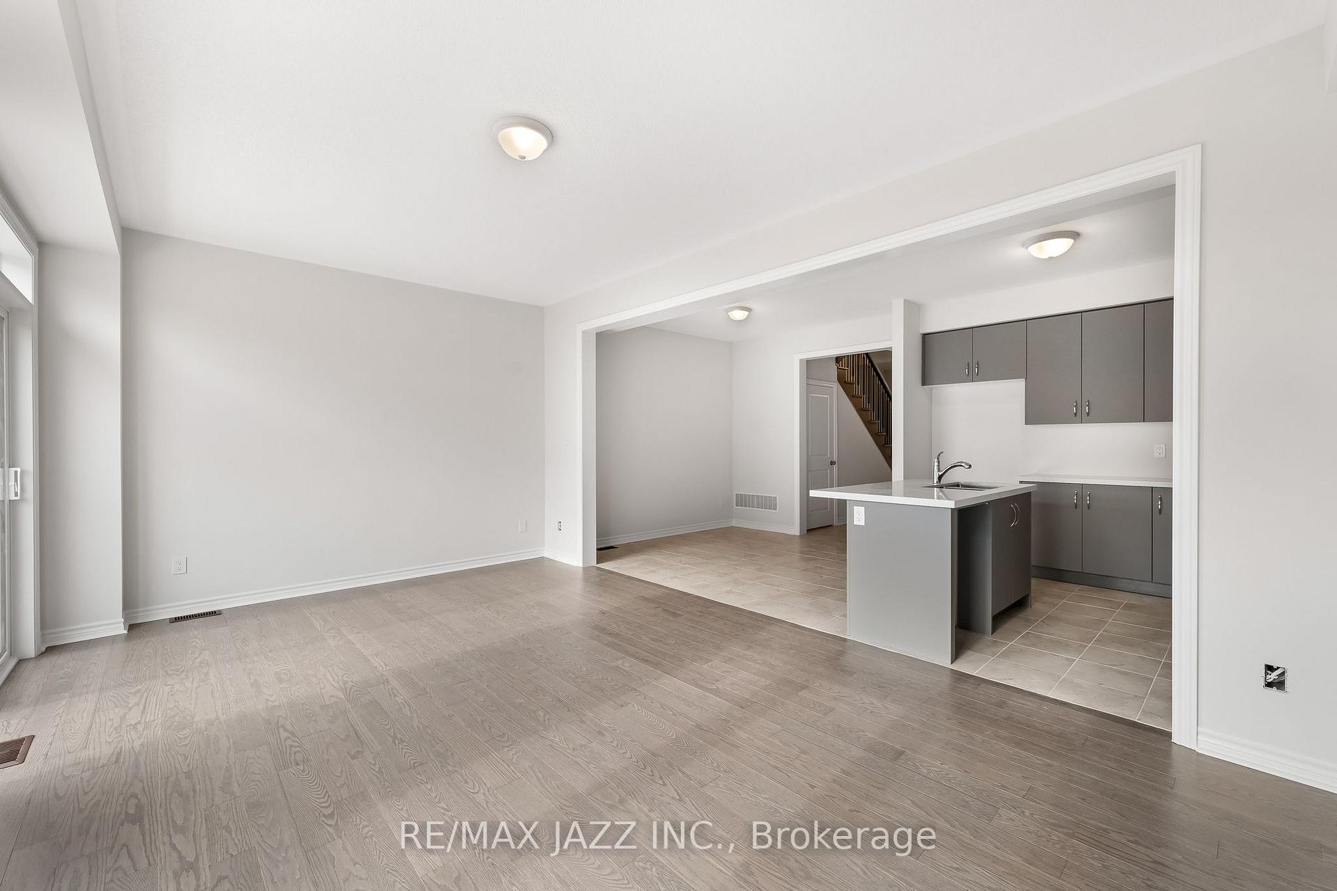Photo 7 of 984 Matthew Murray Crescent, Oshawa, Taunton — HOMEH