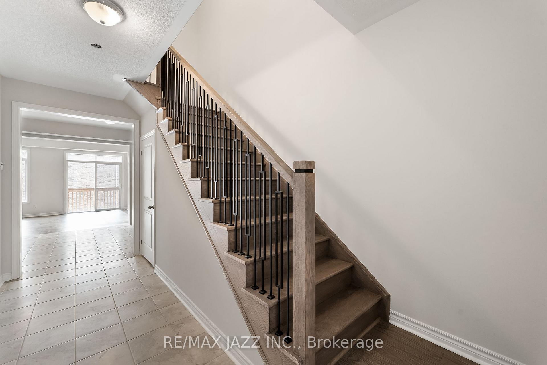 Photo 18 of 984 Matthew Murray Crescent, Oshawa, Taunton — HOMEH