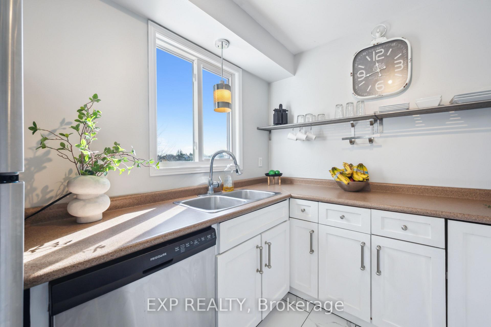Photo 12 of 116 Dinison Crescent, Kitchener — HOMEH