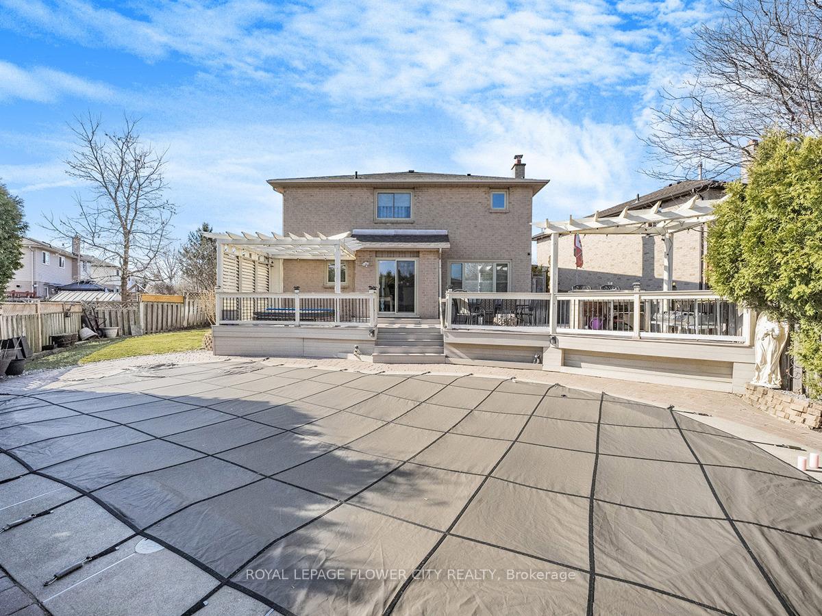 Front of 20 Driftwood Place