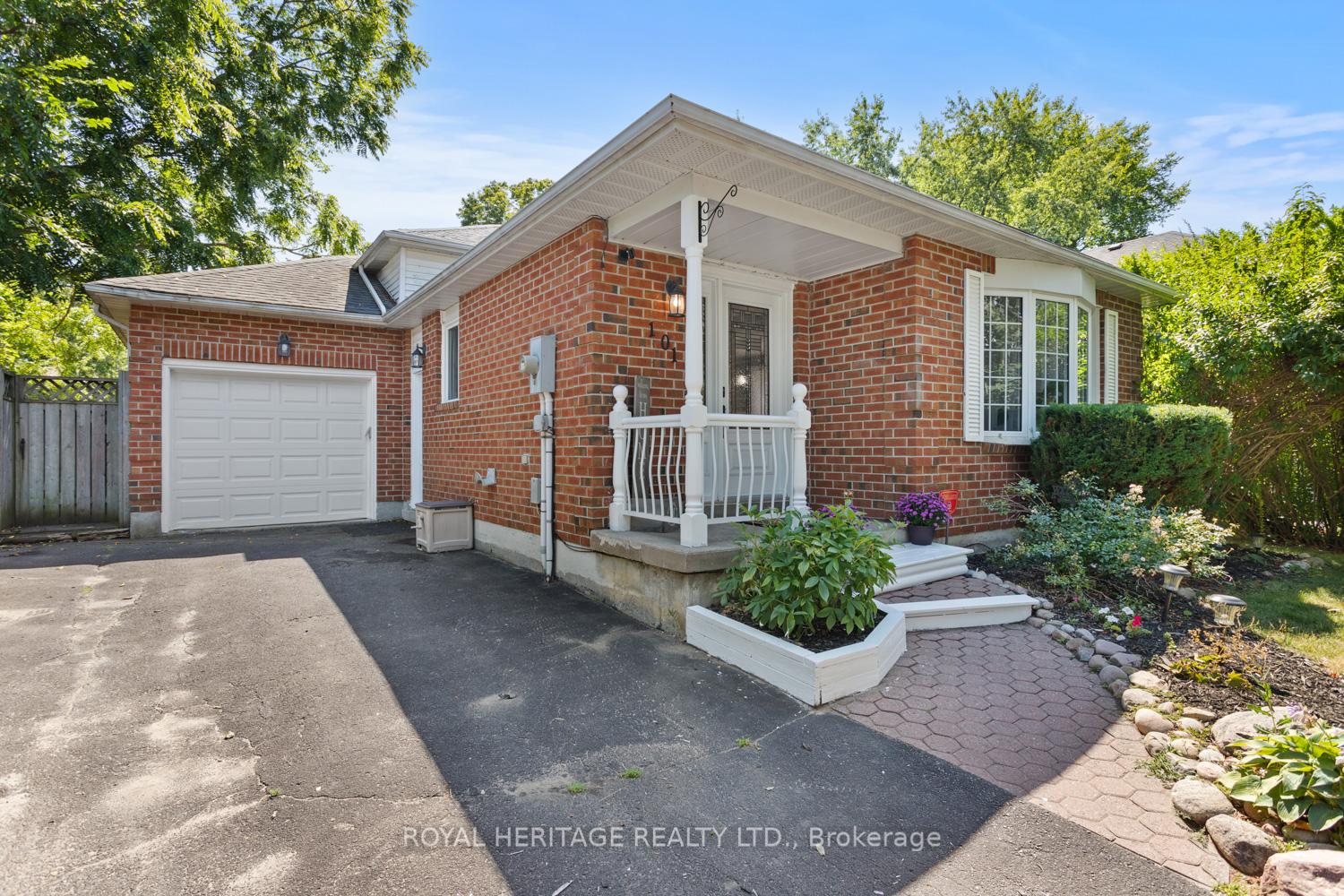 Photo 2 of 101 Hart Boulevard, Clarington, Newcastle — HOMEH
