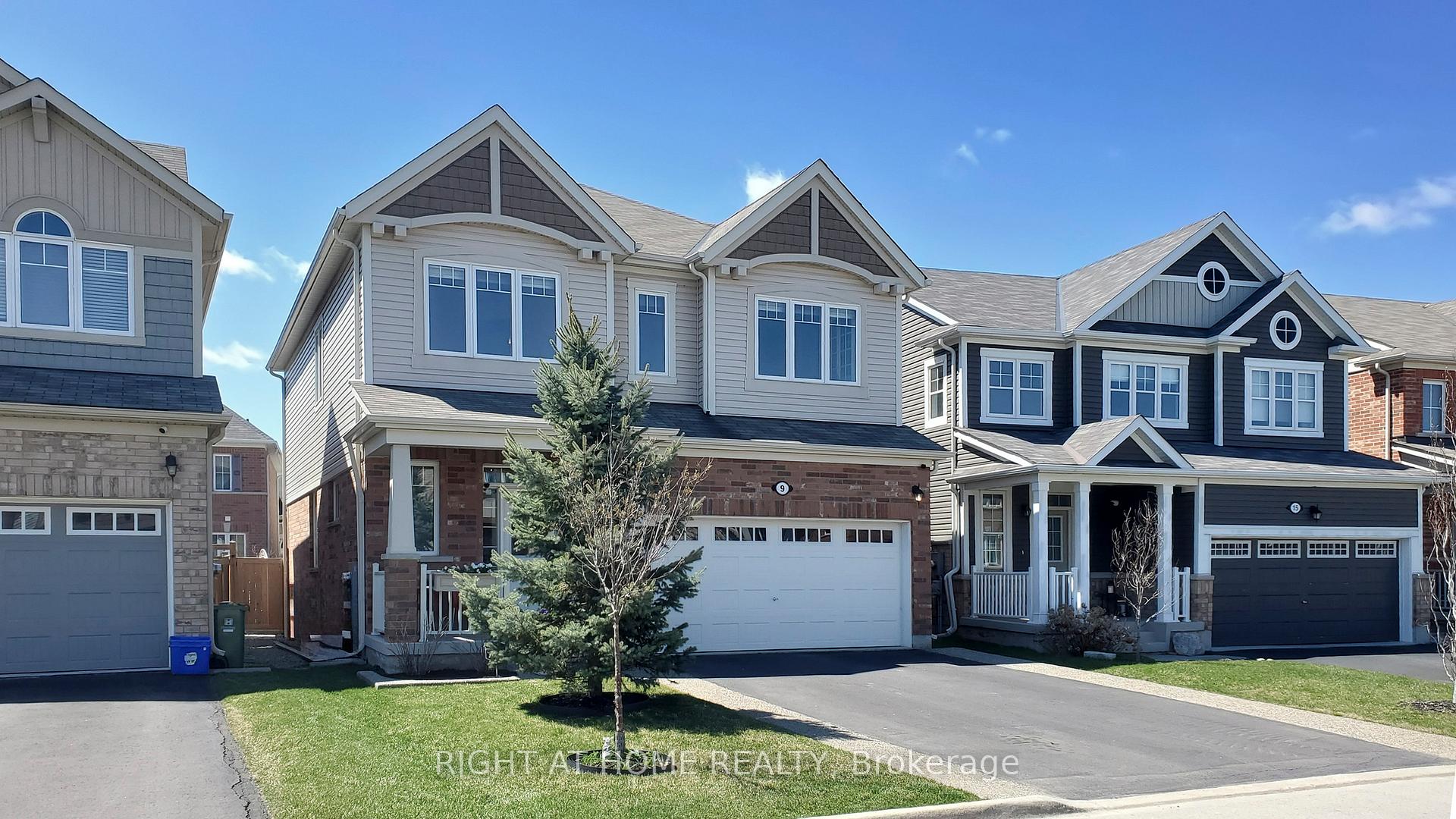 Photo 2 of 9 Bastia Street, Hamilton, Waterdown — HOMEH