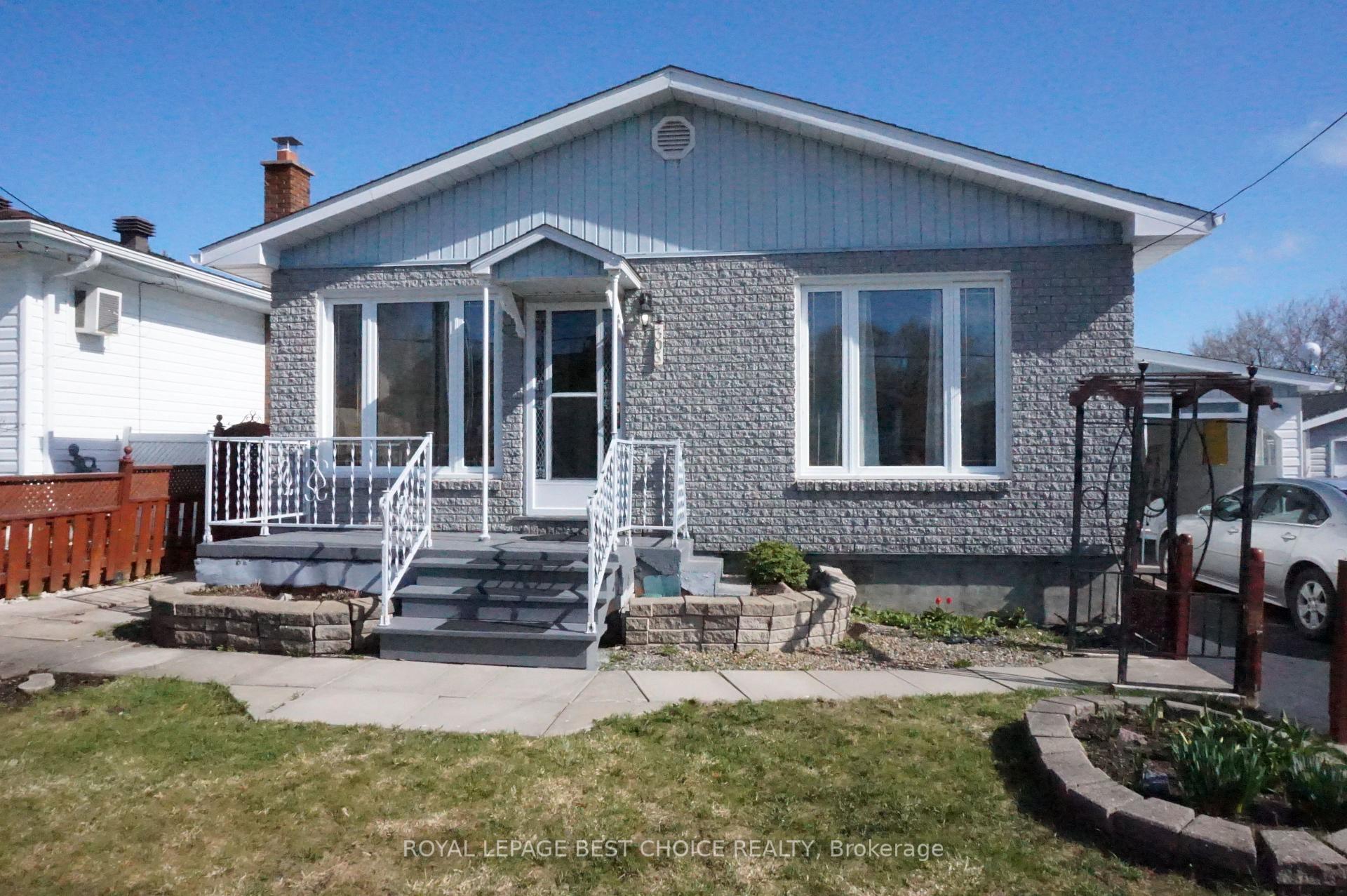 Front of 303 Albert Street