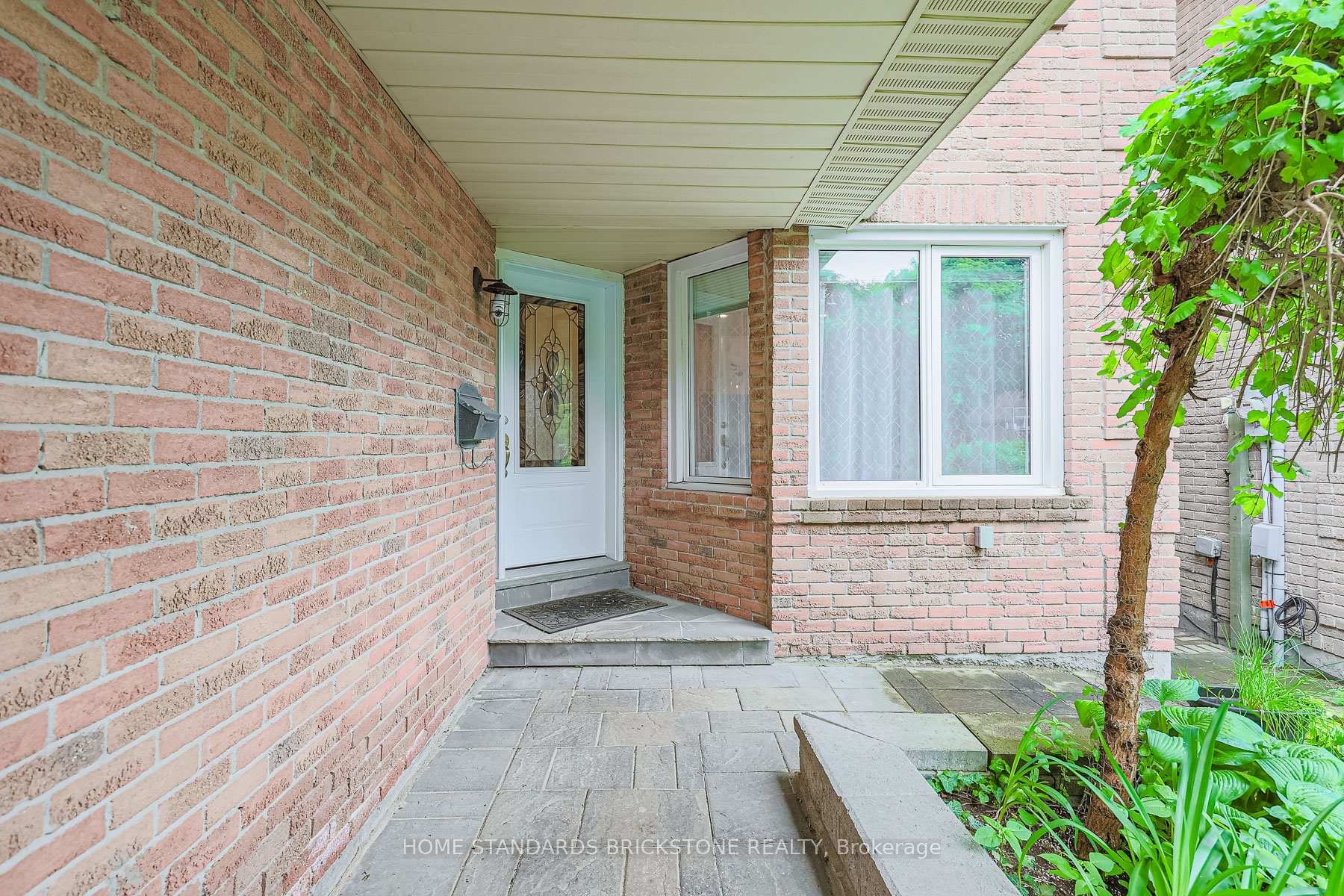 Photo 3 of 54 Peter Andrew Crescent W, Vaughan, Brownridge — HOMEH