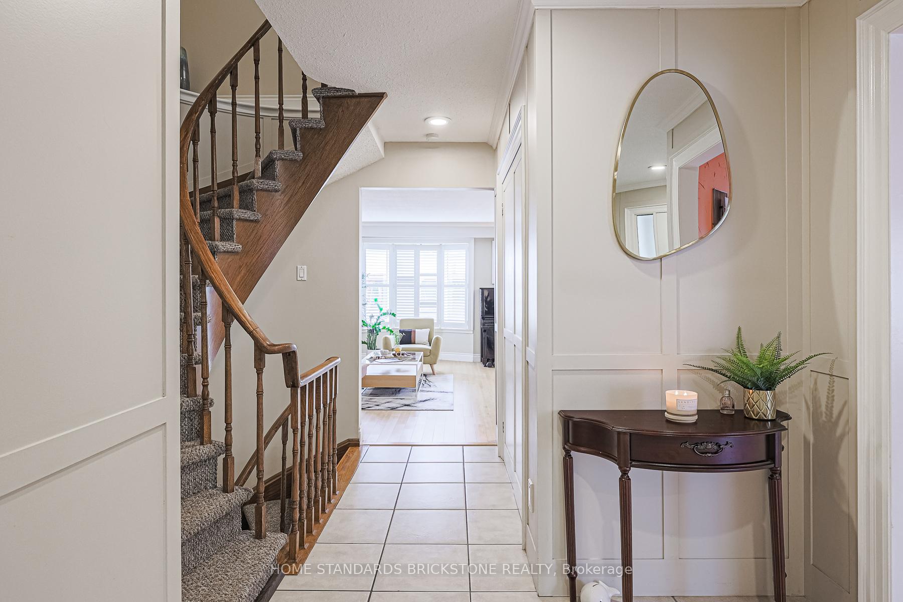 Photo 5 of 54 Peter Andrew Crescent W, Vaughan, Brownridge — HOMEH