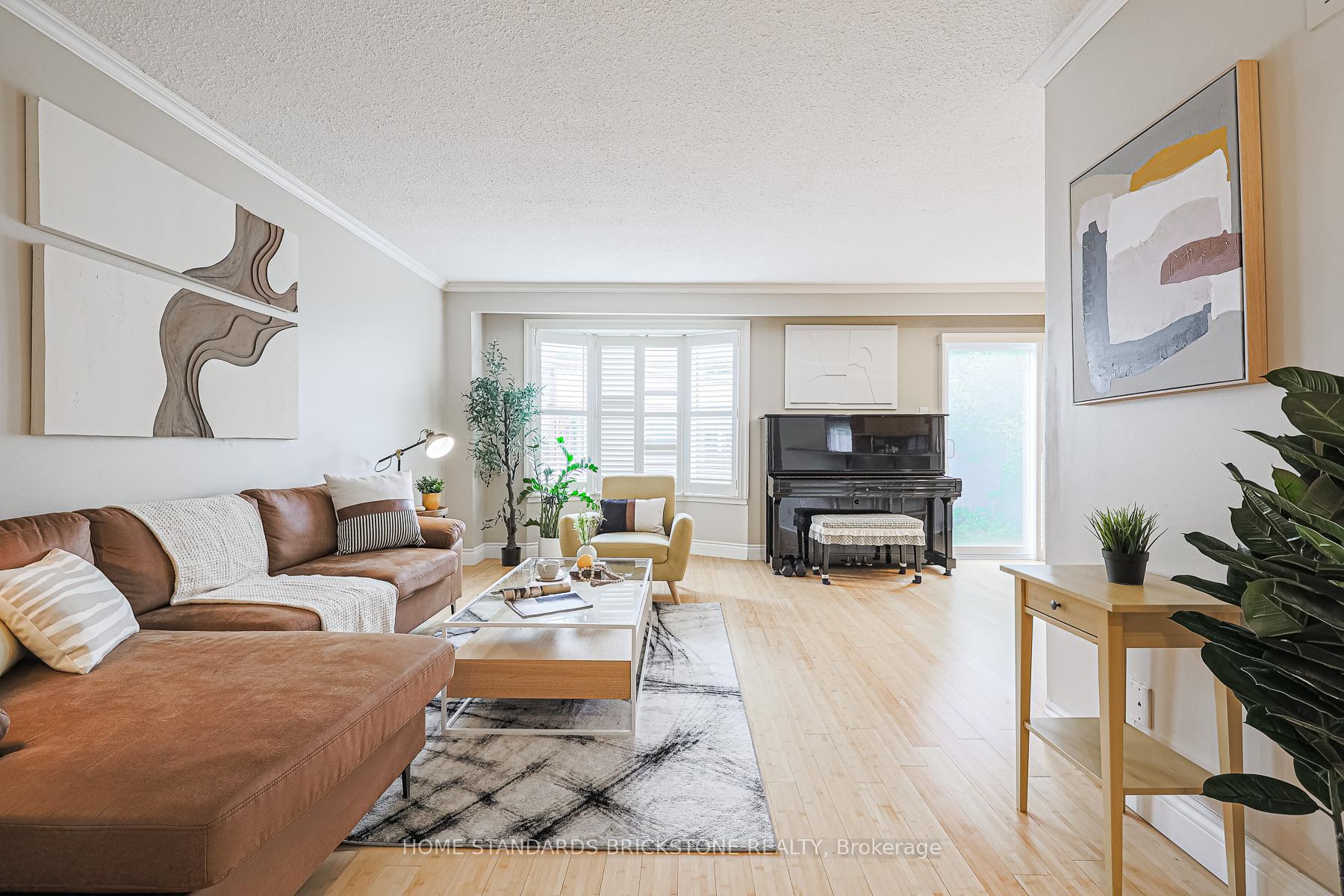 Photo 7 of 54 Peter Andrew Crescent W, Vaughan, Brownridge — HOMEH