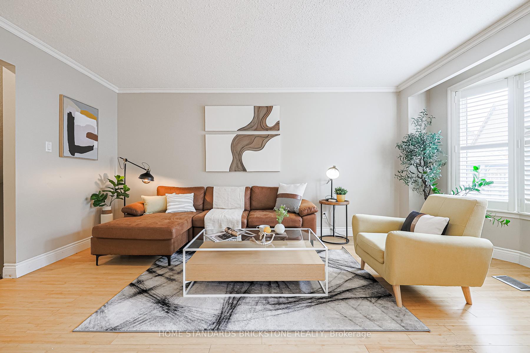 Photo 8 of 54 Peter Andrew Crescent W, Vaughan, Brownridge — HOMEH