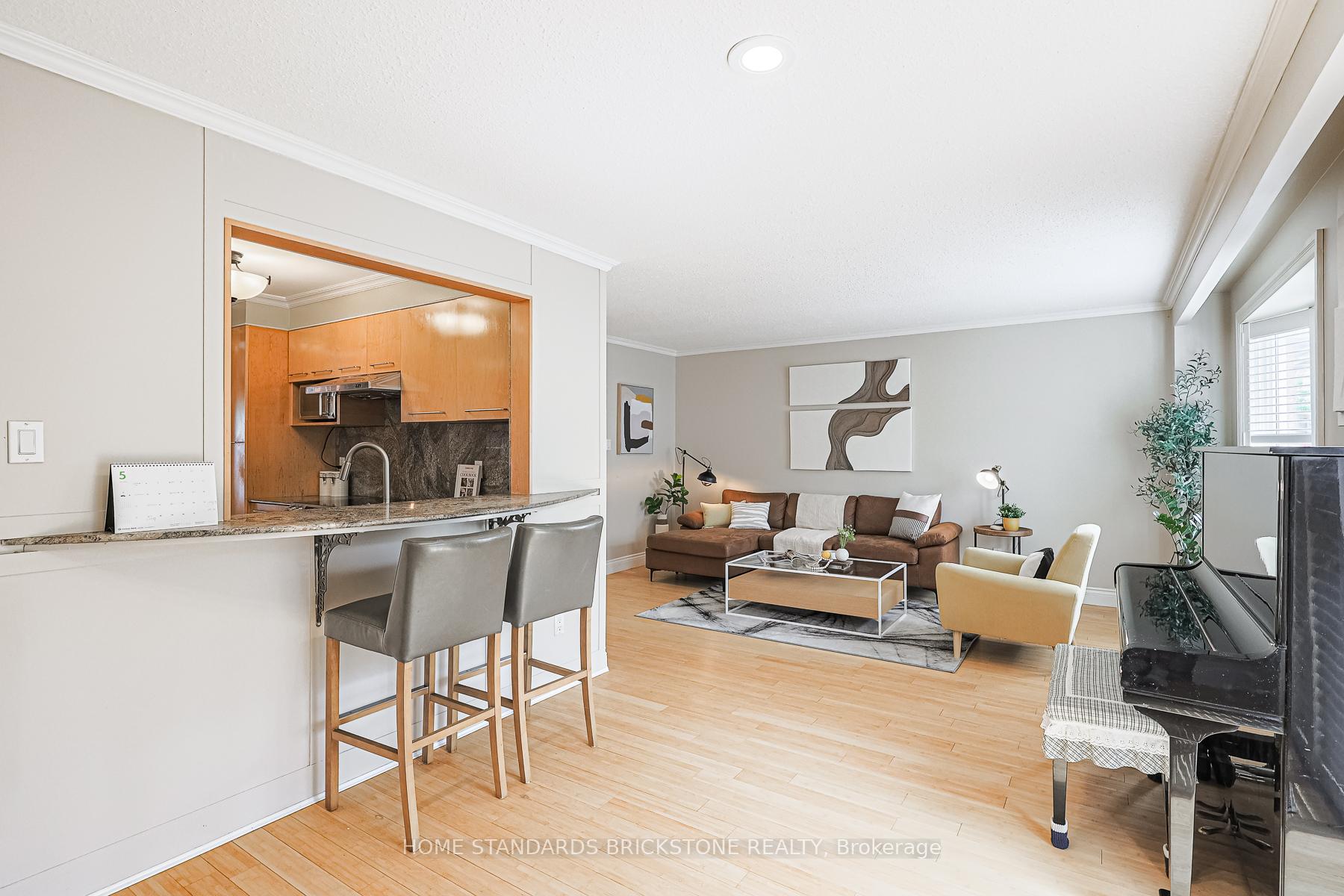 Photo 10 of 54 Peter Andrew Crescent W, Vaughan, Brownridge — HOMEH