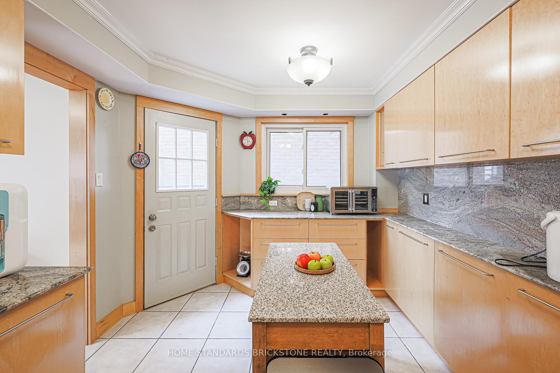 Photo 11 of 54 Peter Andrew Crescent W, Vaughan, Brownridge — HOMEH