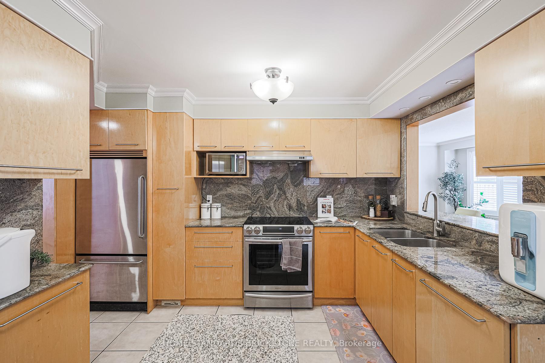 Photo 12 of 54 Peter Andrew Crescent W, Vaughan, Brownridge — HOMEH
