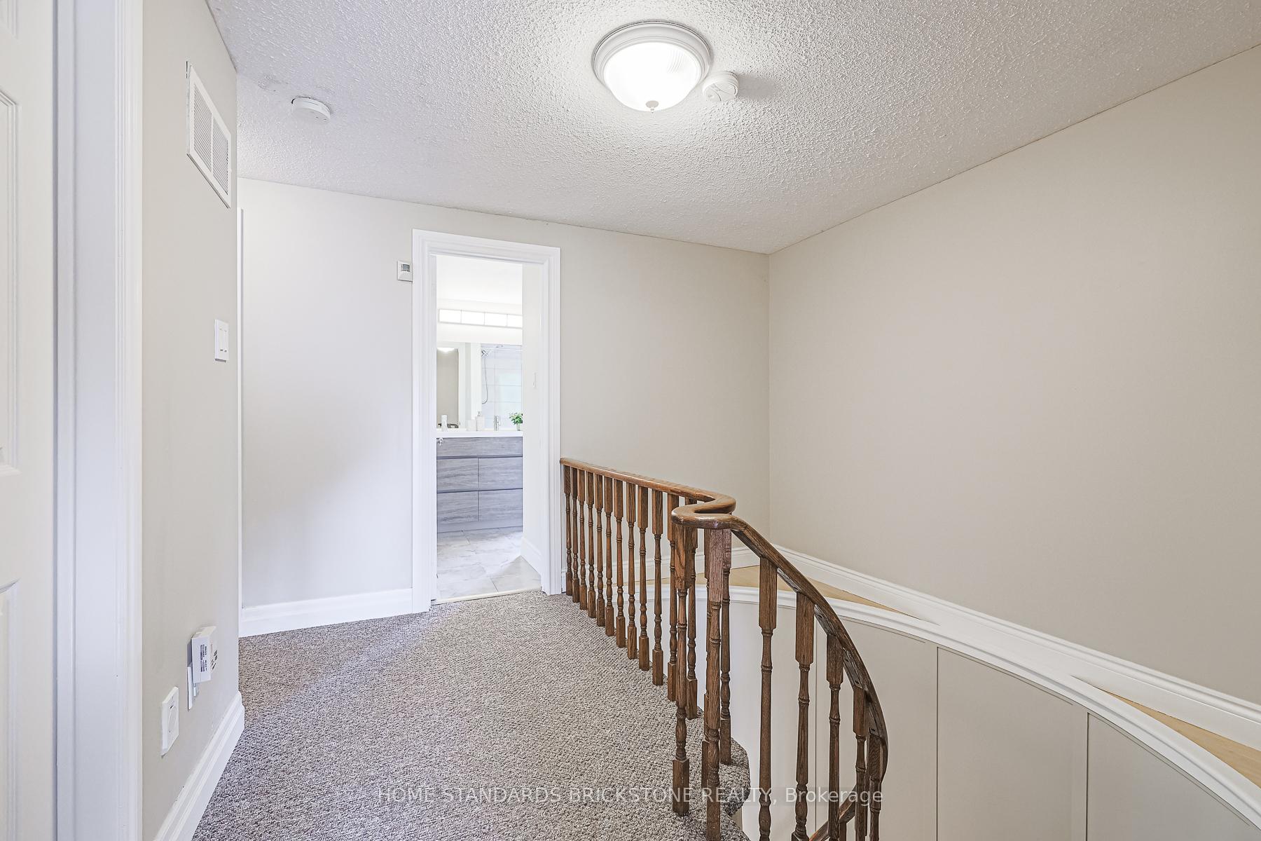 Photo 17 of 54 Peter Andrew Crescent W, Vaughan, Brownridge — HOMEH