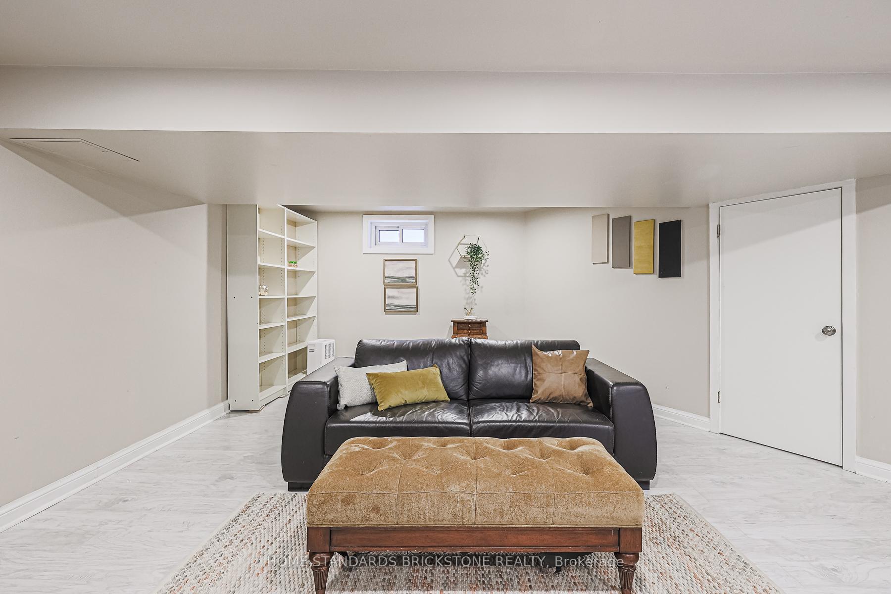 Photo 31 of 54 Peter Andrew Crescent W, Vaughan, Brownridge — HOMEH