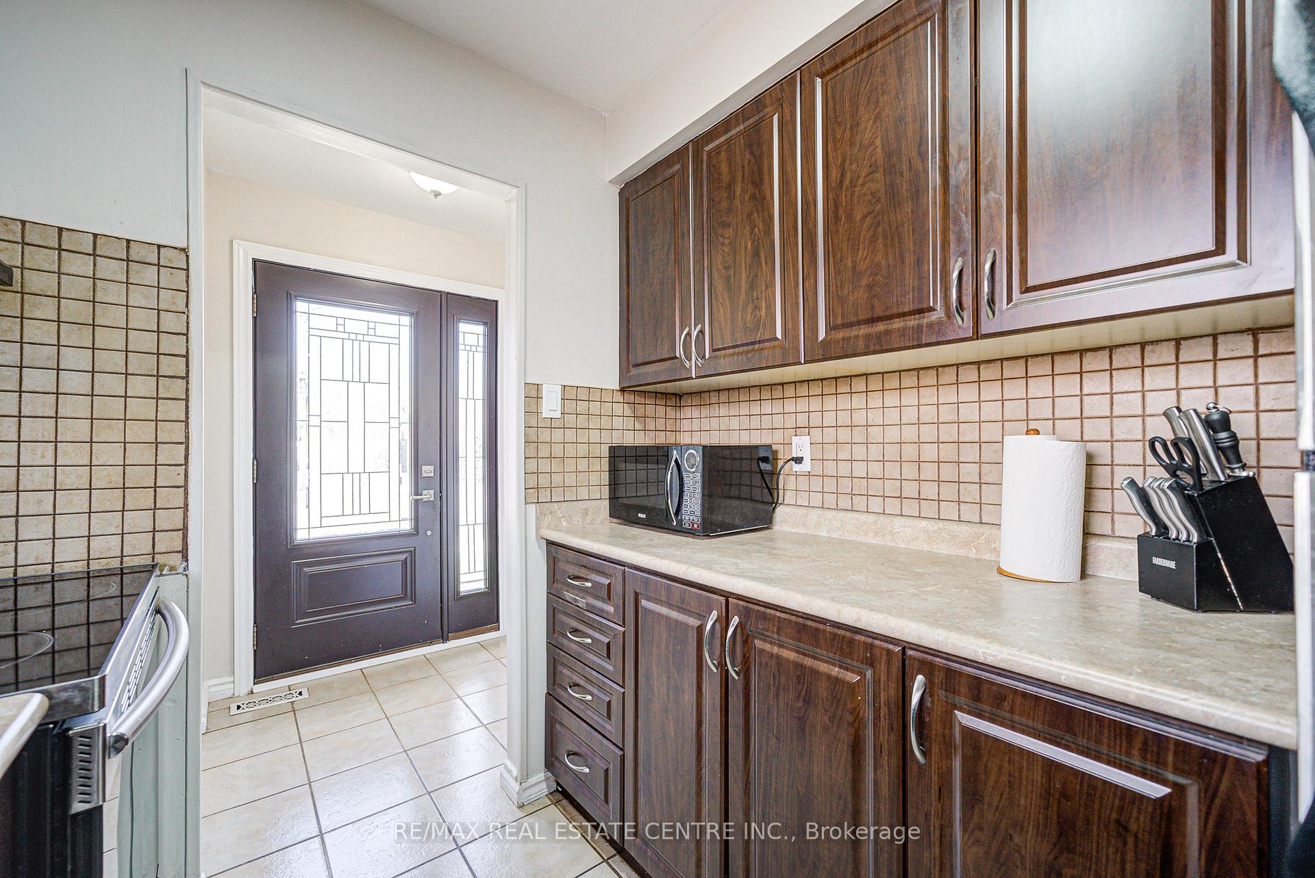 Photo 6 of 244 Archdekin Drive, Brampton, Madoc — HOMEH