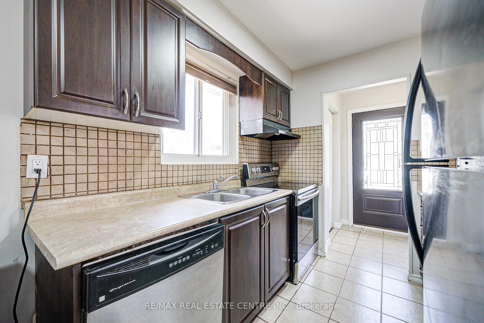 Photo 7 of 244 Archdekin Drive, Brampton, Madoc — HOMEH