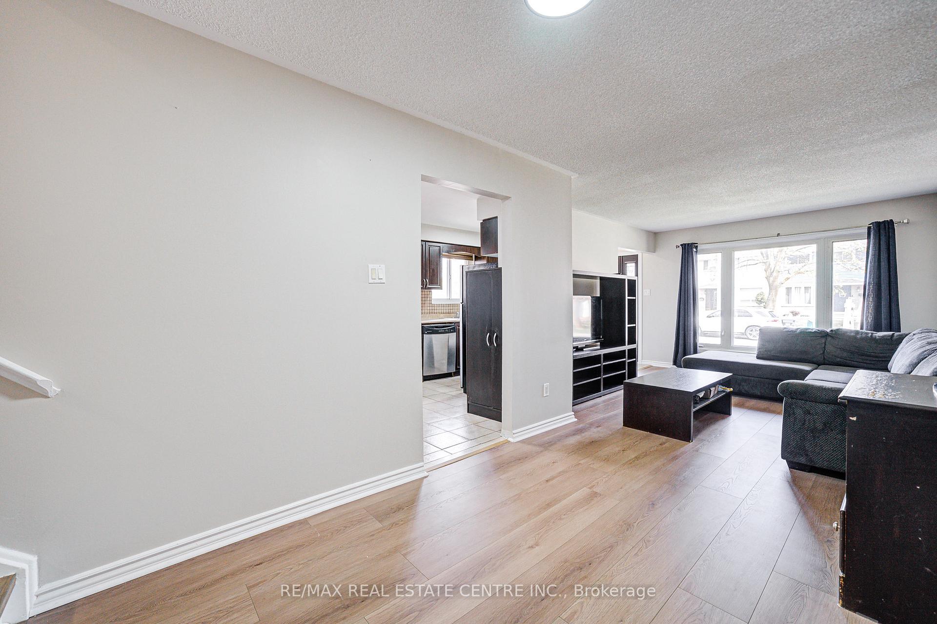 Photo 10 of 244 Archdekin Drive, Brampton, Madoc — HOMEH