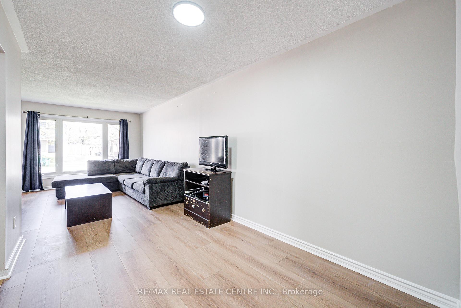 Photo 14 of 244 Archdekin Drive, Brampton, Madoc — HOMEH