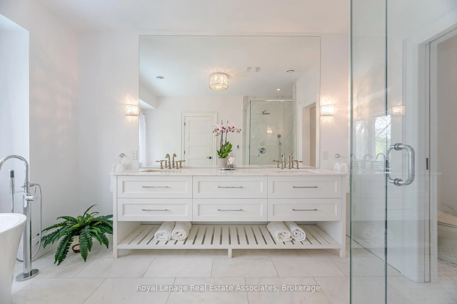Photo 26 of 157 Dianne Avenue, Oakville, Morrison — HOMEH