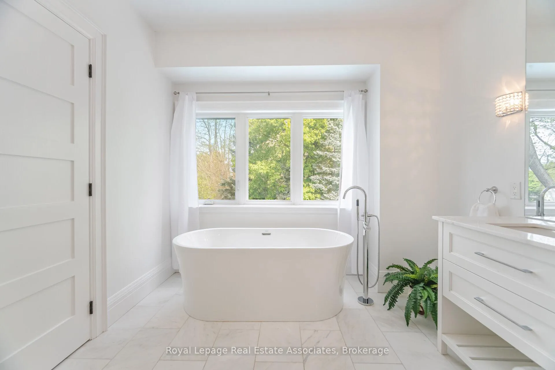 Photo 27 of 157 Dianne Avenue, Oakville, Morrison — HOMEH
