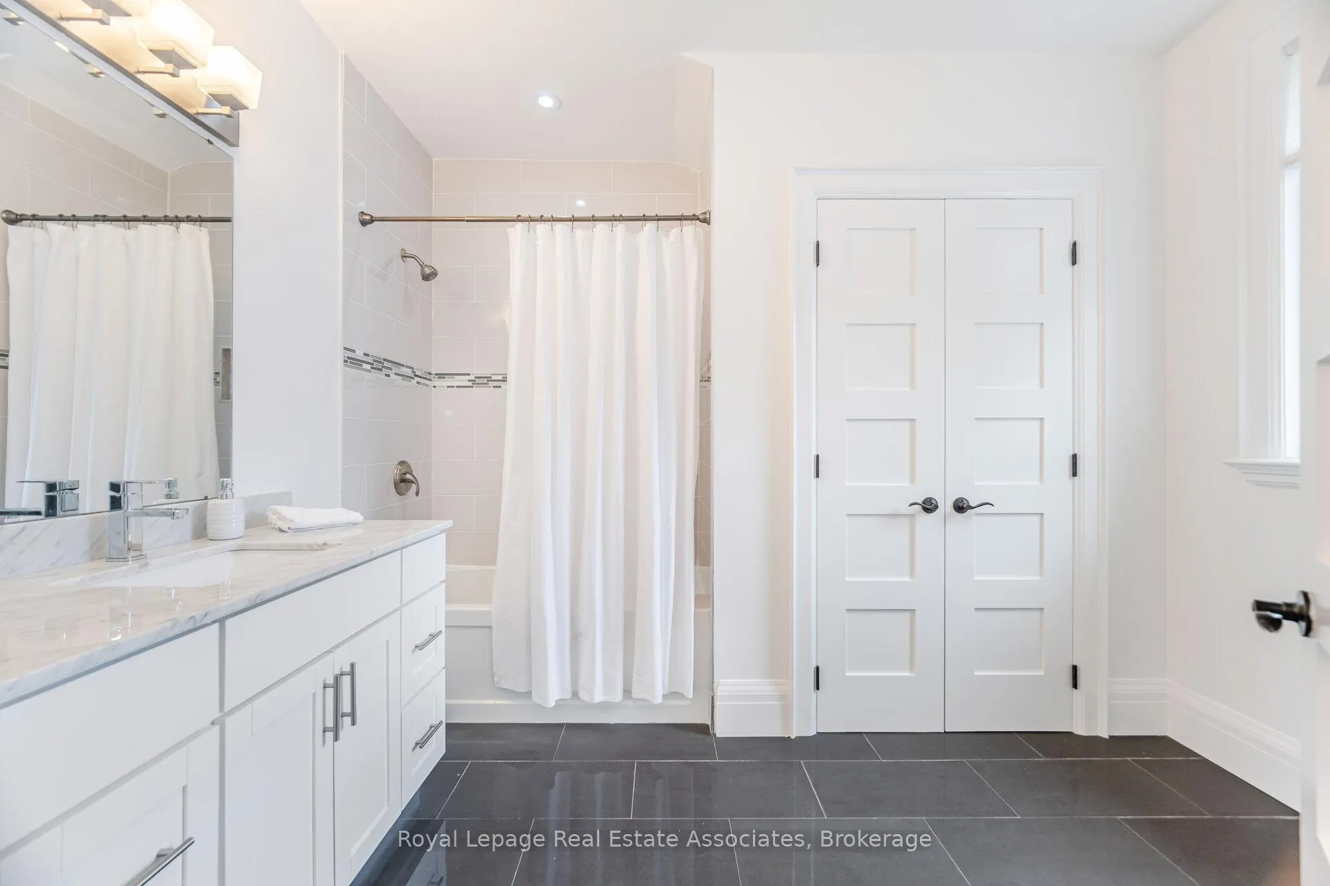 Photo 31 of 157 Dianne Avenue, Oakville, Morrison — HOMEH