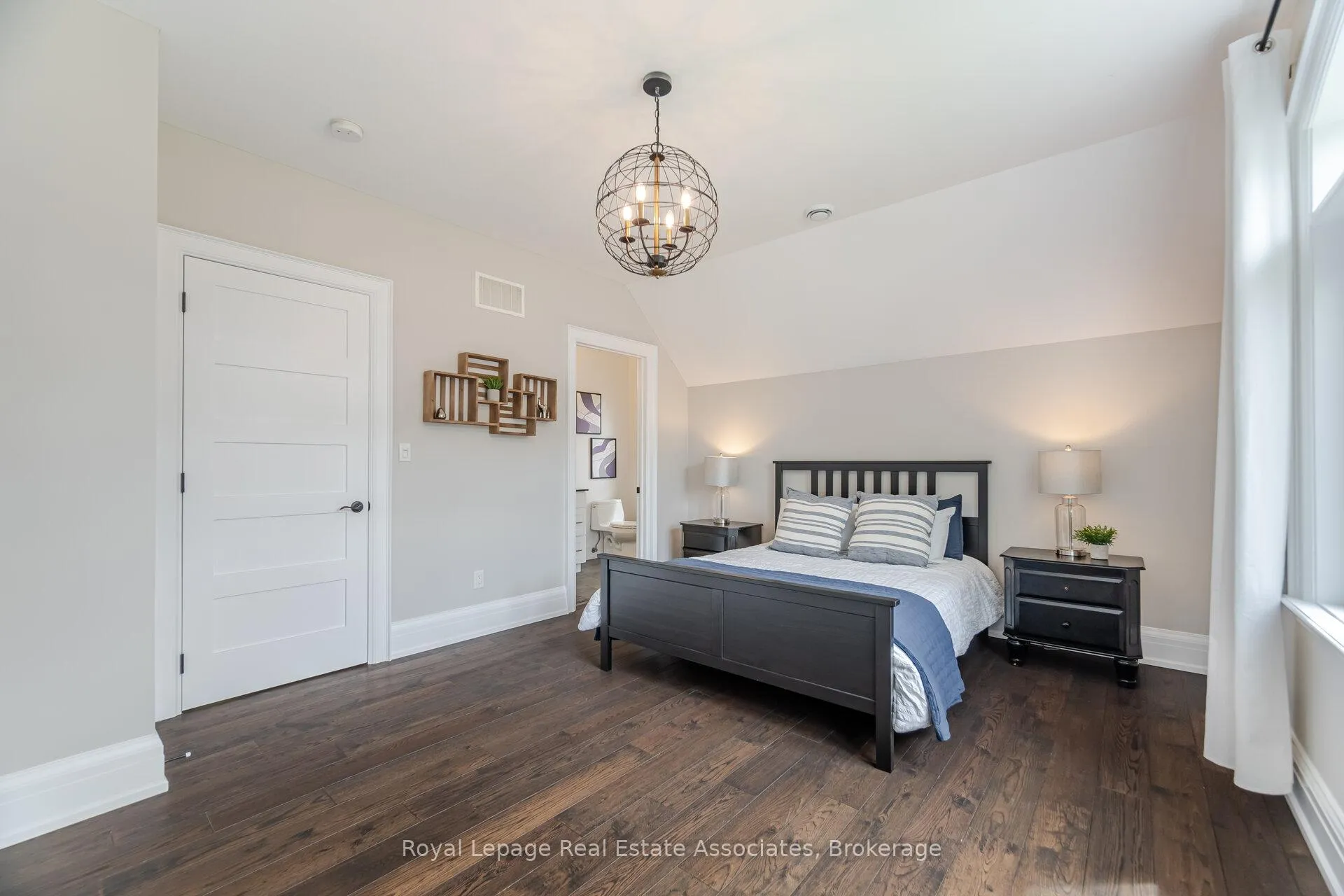 Photo 32 of 157 Dianne Avenue, Oakville, Morrison — HOMEH