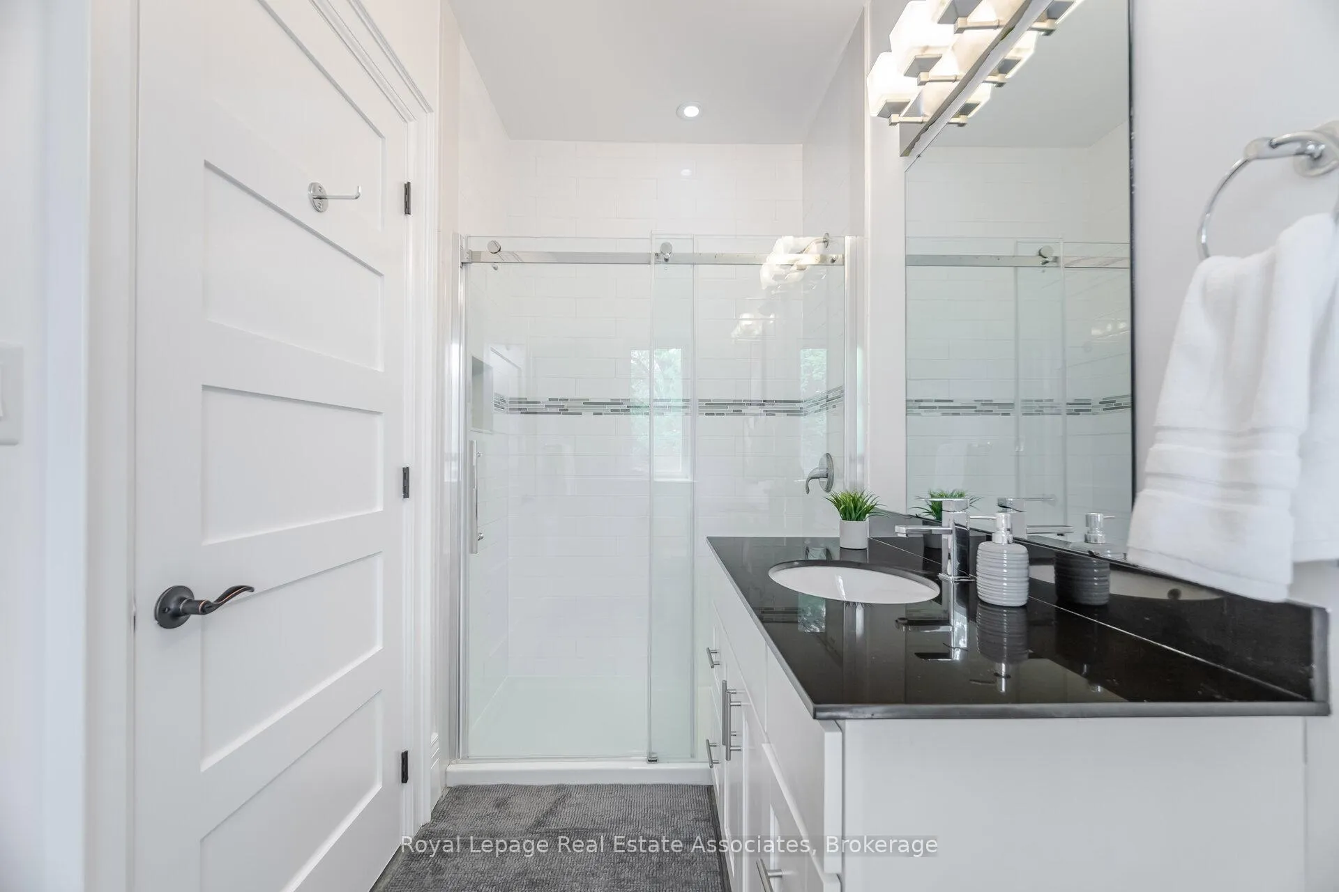 Photo 33 of 157 Dianne Avenue, Oakville, Morrison — HOMEH