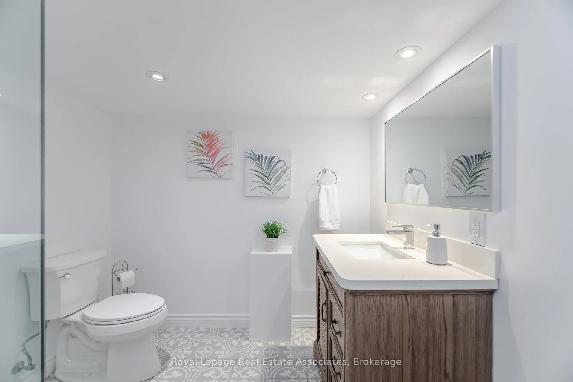 Photo 42 of 157 Dianne Avenue, Oakville, Morrison — HOMEH