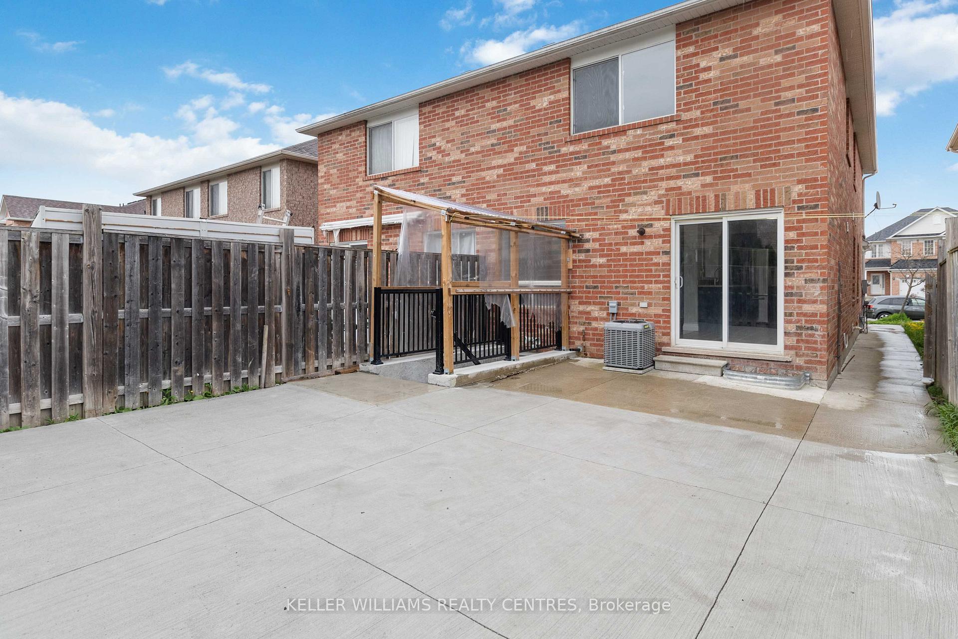 Photo 32 of 20 Parisian Road, Brampton, Vales of Castlemore — HOMEH