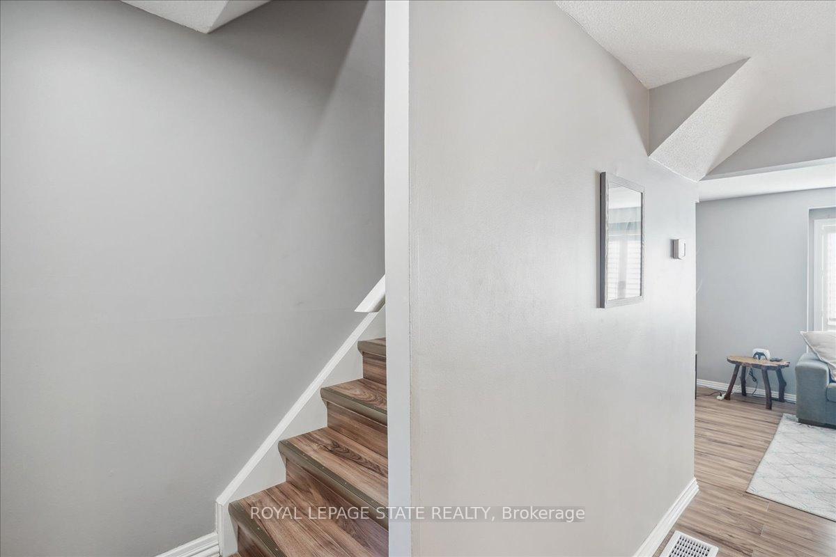 Photo 4 of Unit 19, 125 Bonaventure Drive, Hamilton, Gilbert — HOMEH