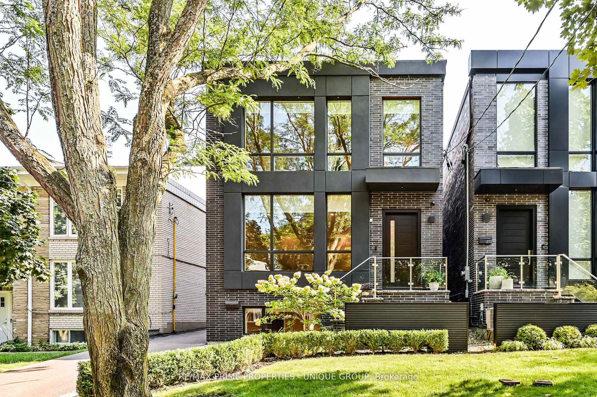 Front of 275 Glenforest Road