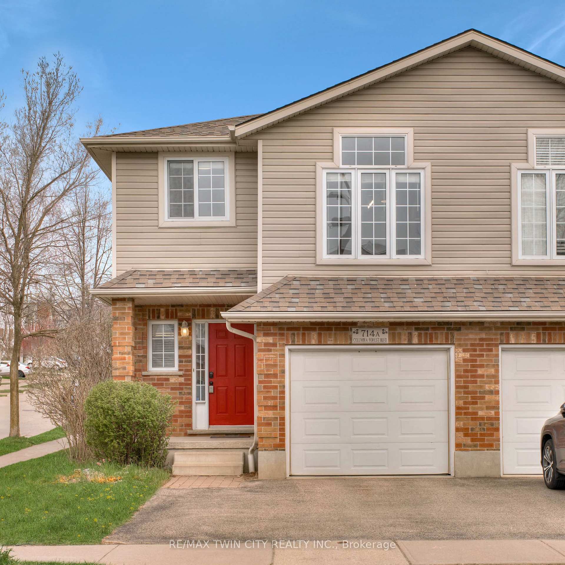 Photo 3 of 714A Columbia Forest Boulevard, Waterloo — HOMEH