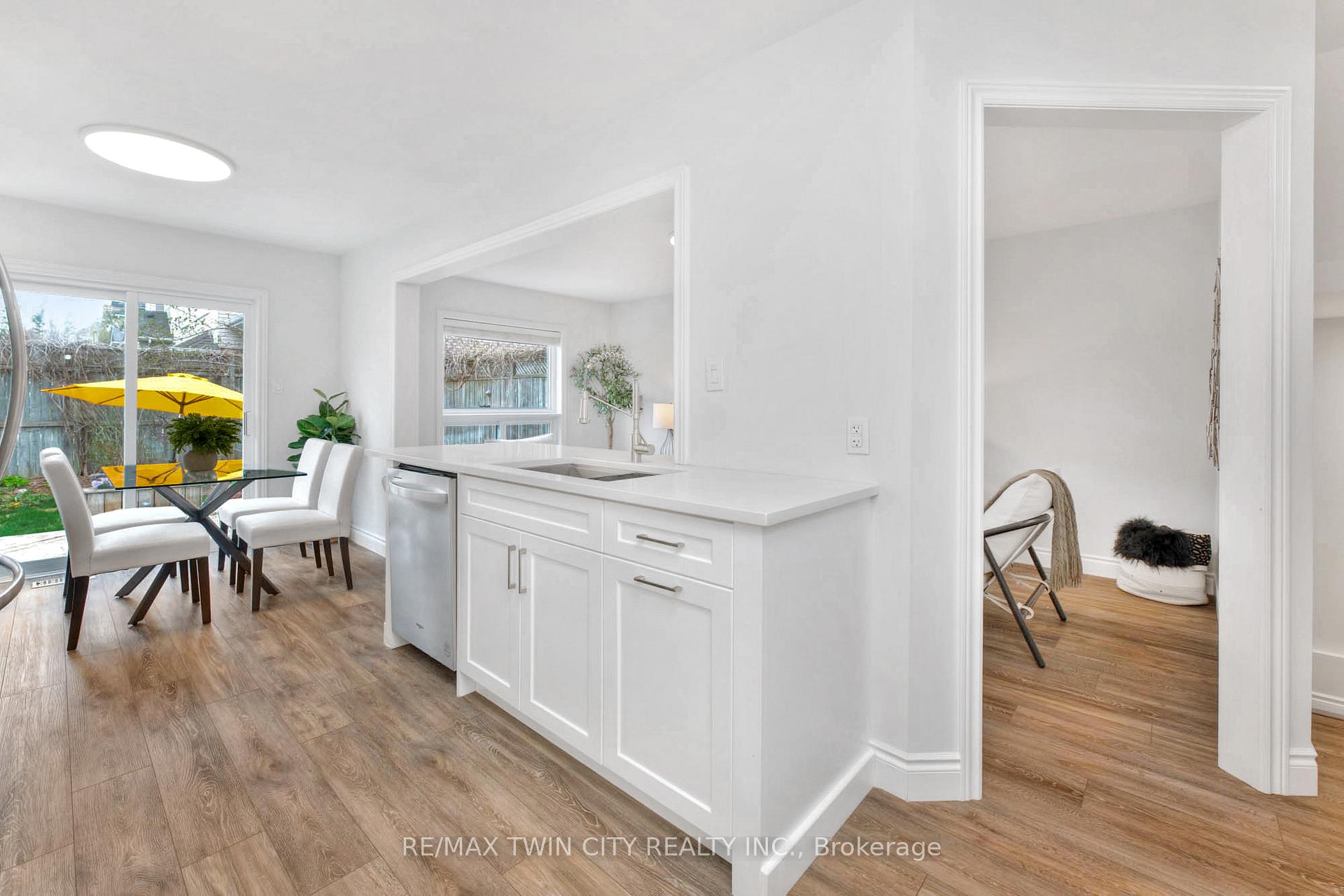 Photo 10 of 714A Columbia Forest Boulevard, Waterloo — HOMEH