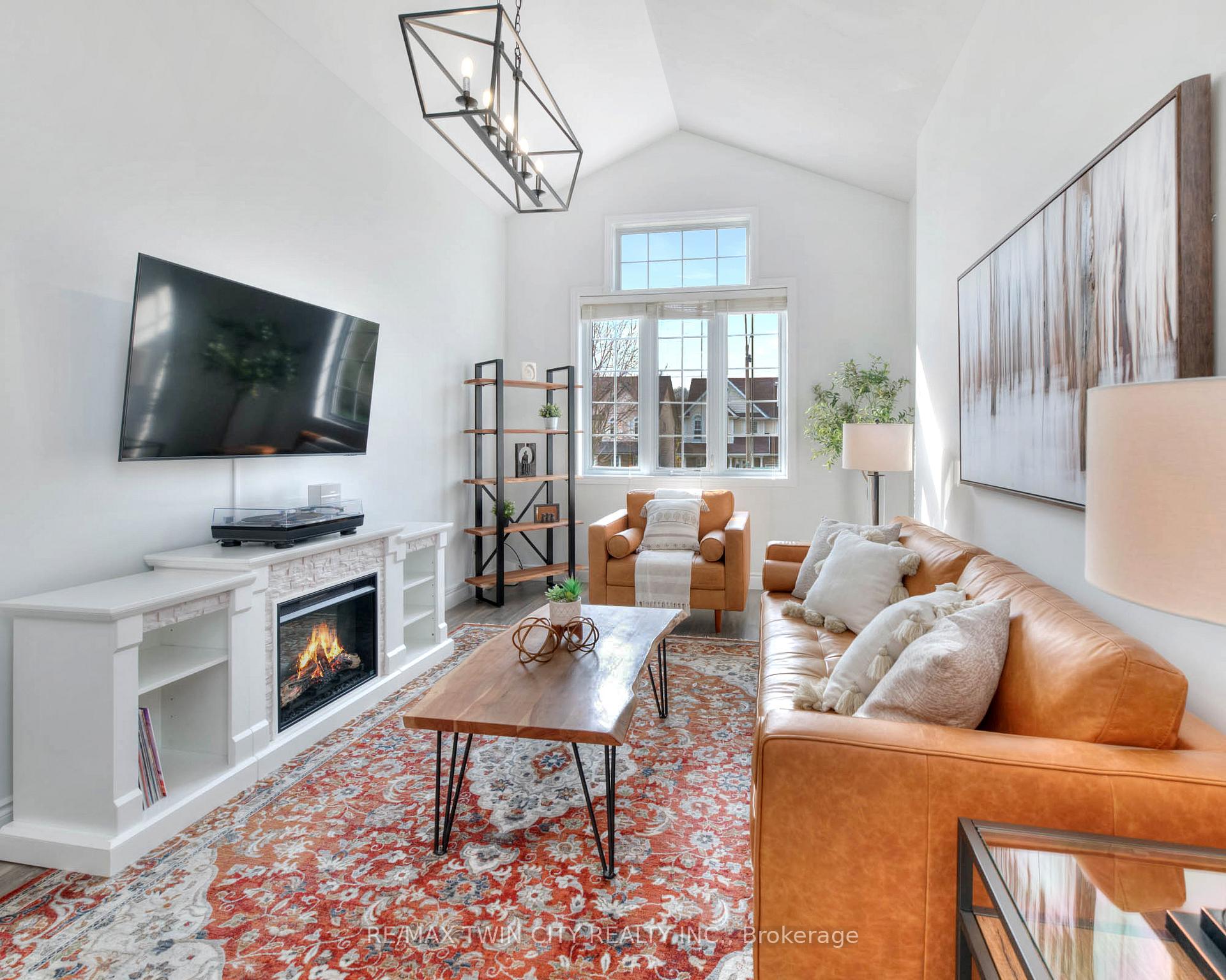 Photo 20 of 714A Columbia Forest Boulevard, Waterloo — HOMEH
