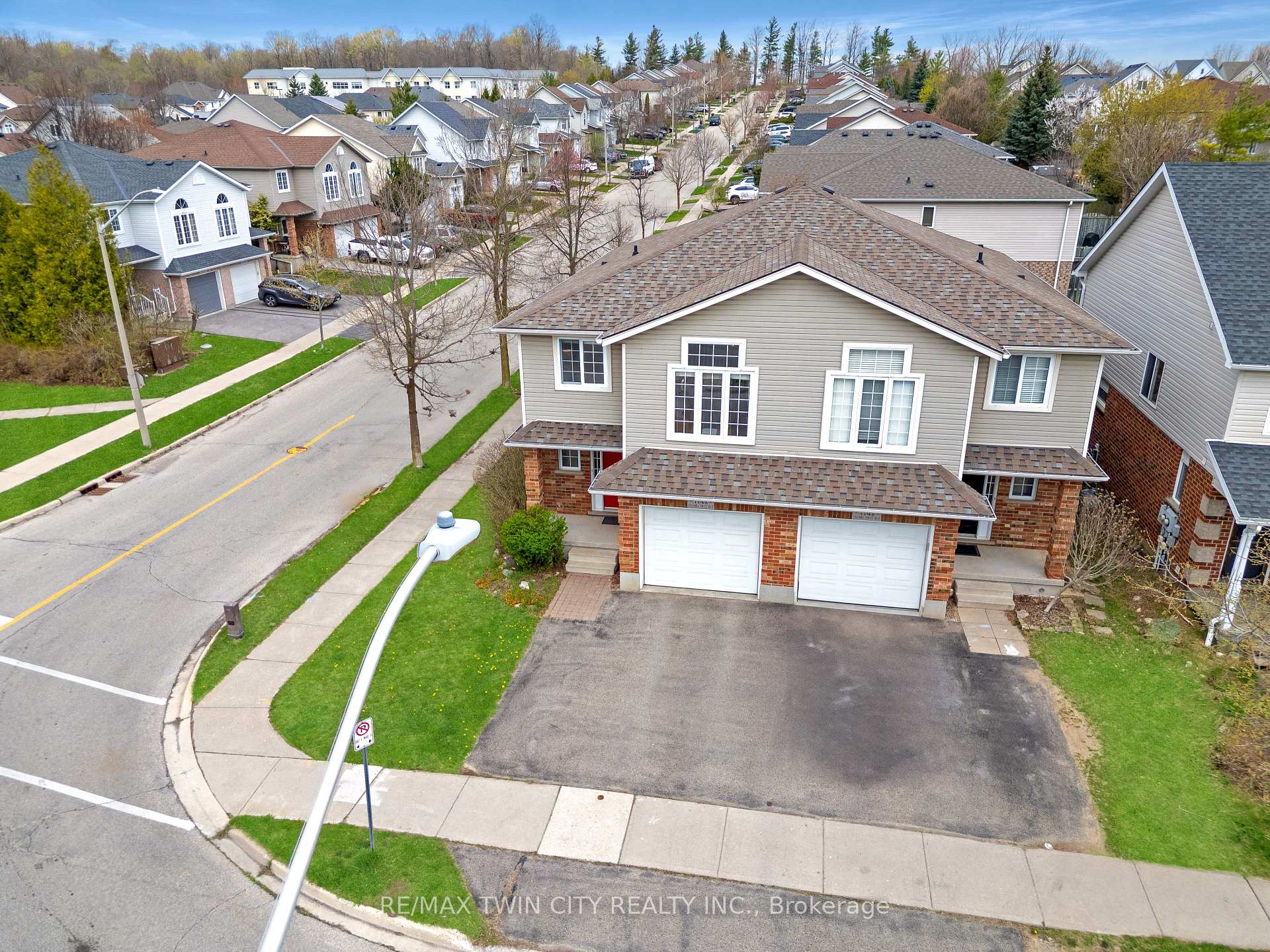 Photo 42 of 714A Columbia Forest Boulevard, Waterloo — HOMEH