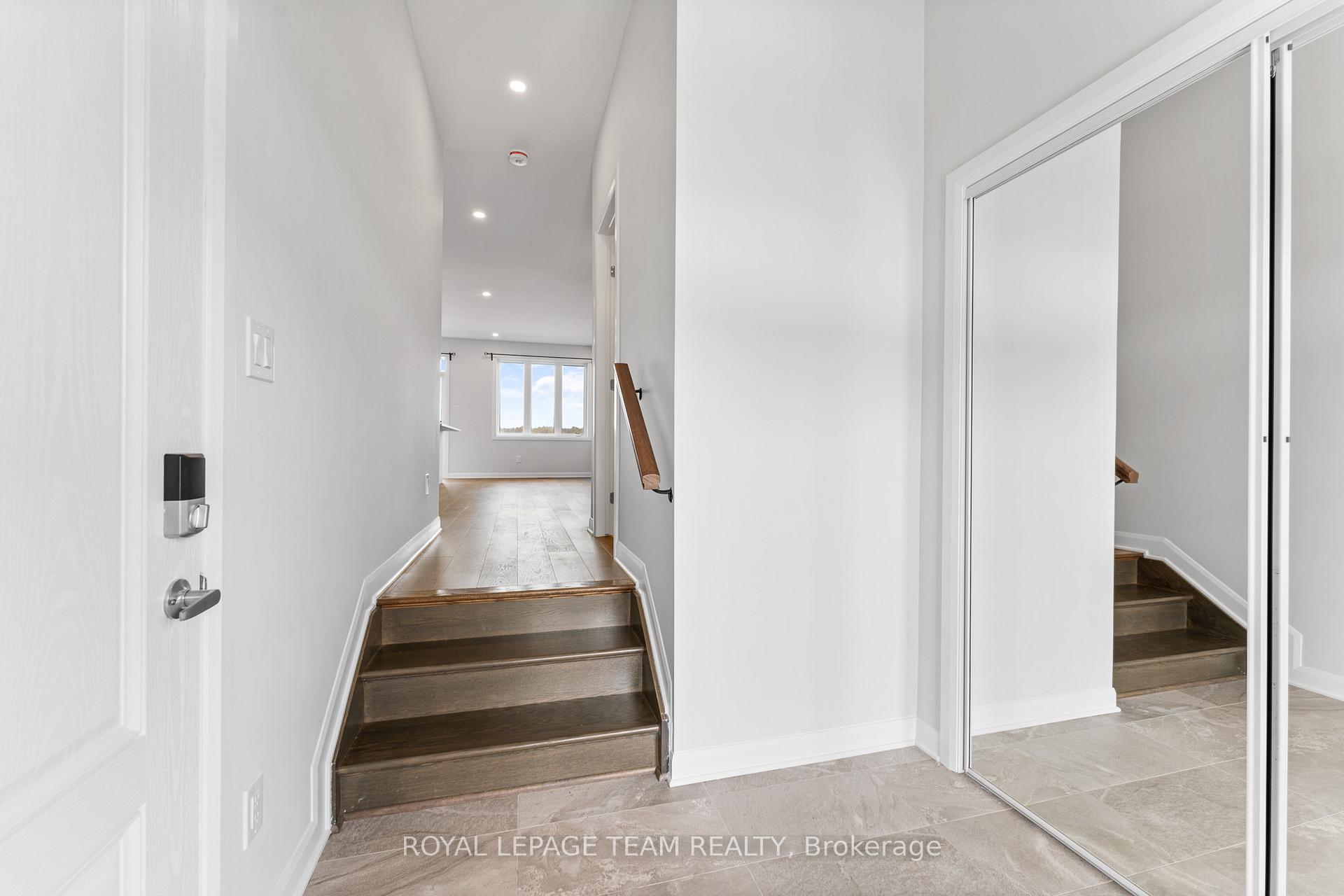 Photo 4 of 142 Invention Boulevard, Ottawa, Kanata - Morgan's Grant/South March — HOMEH