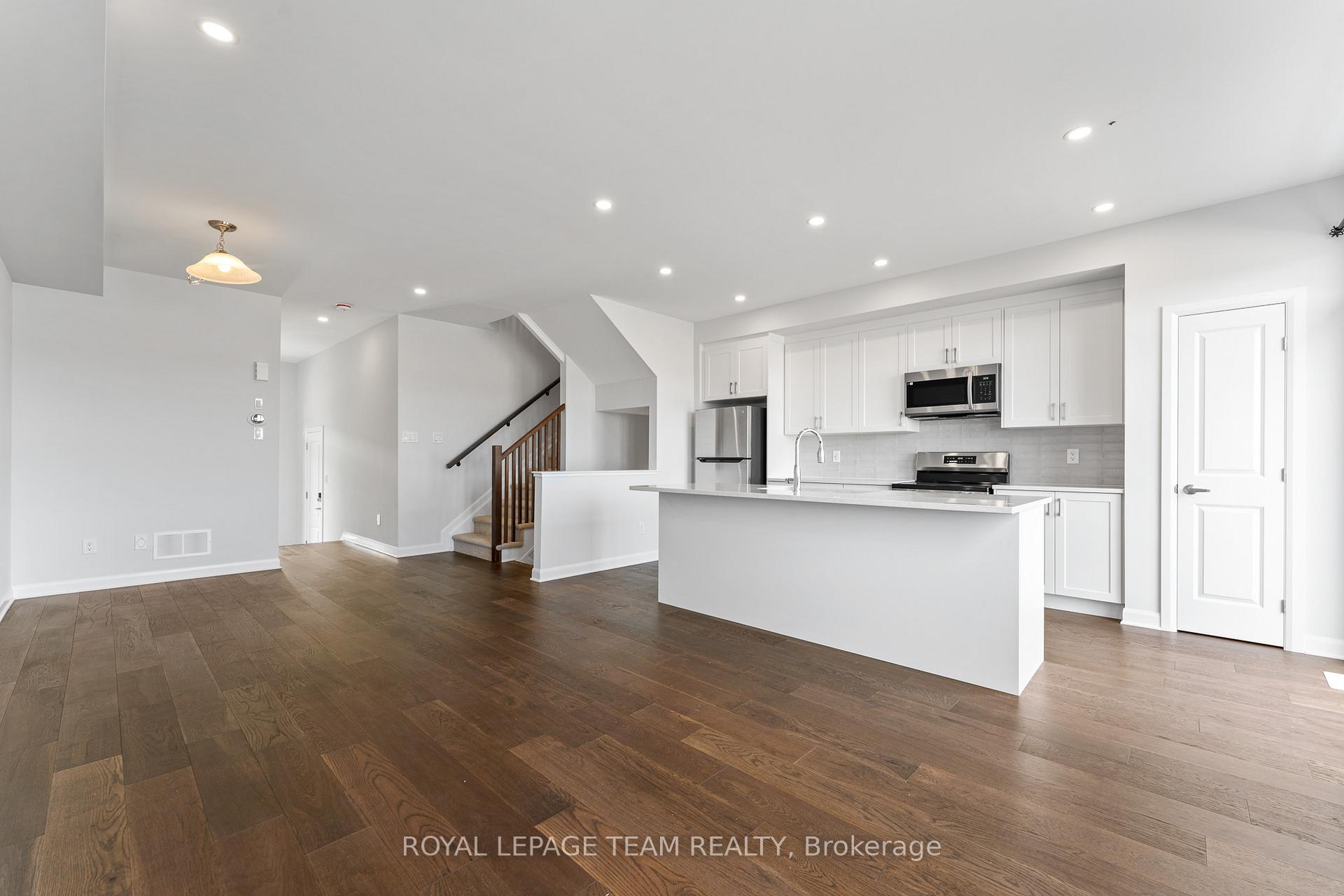 Photo 7 of 142 Invention Boulevard, Ottawa, Kanata - Morgan's Grant/South March — HOMEH