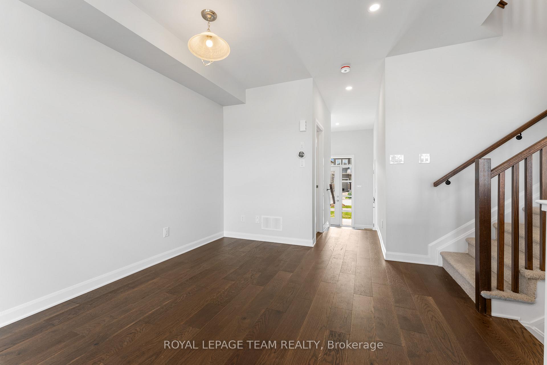 Photo 8 of 142 Invention Boulevard, Ottawa, Kanata - Morgan's Grant/South March — HOMEH