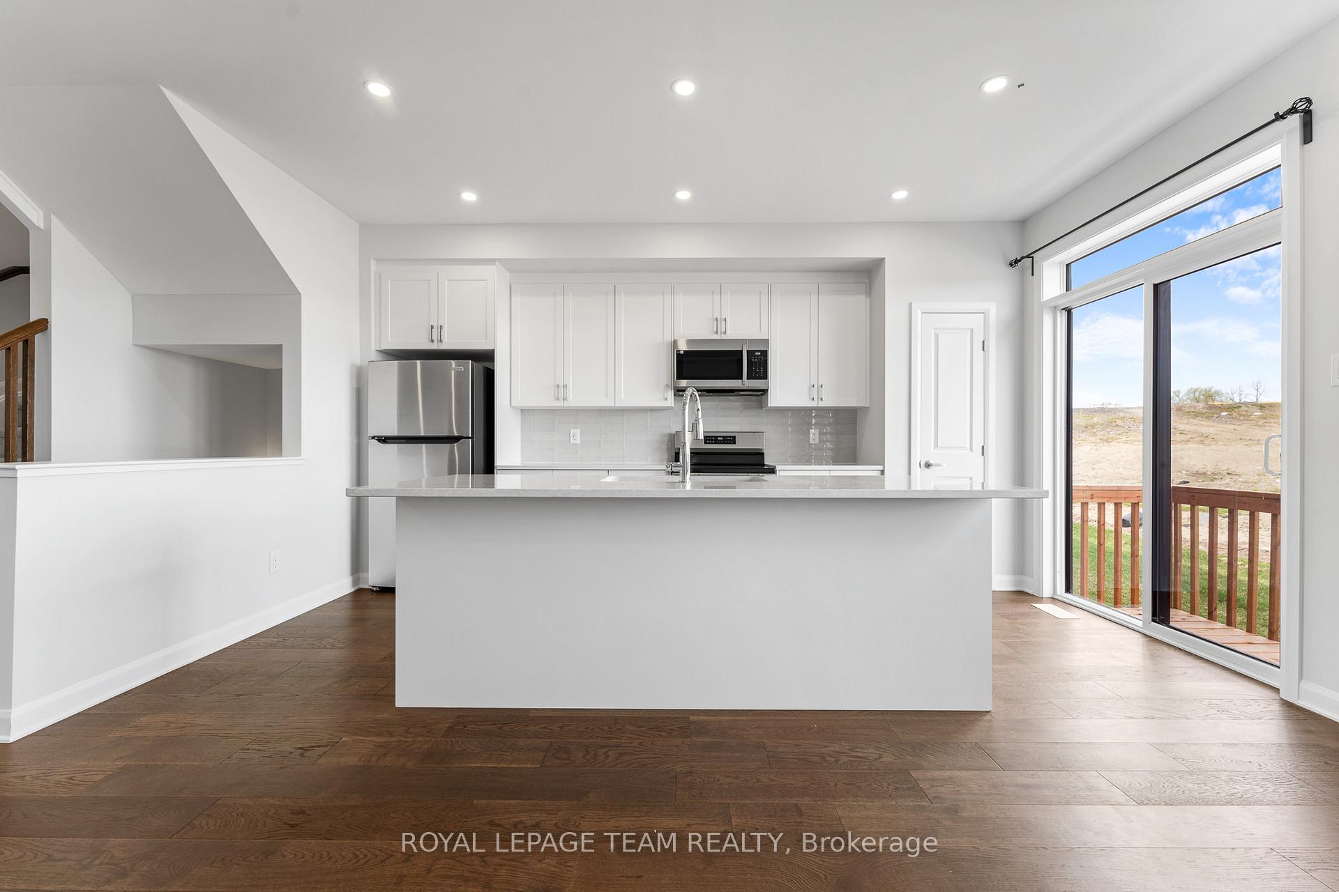 Photo 10 of 142 Invention Boulevard, Ottawa, Kanata - Morgan's Grant/South March — HOMEH